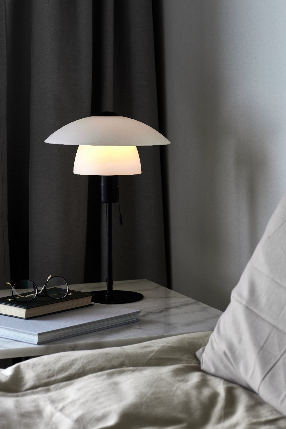 Lampa stołowa Verona szklany klosz