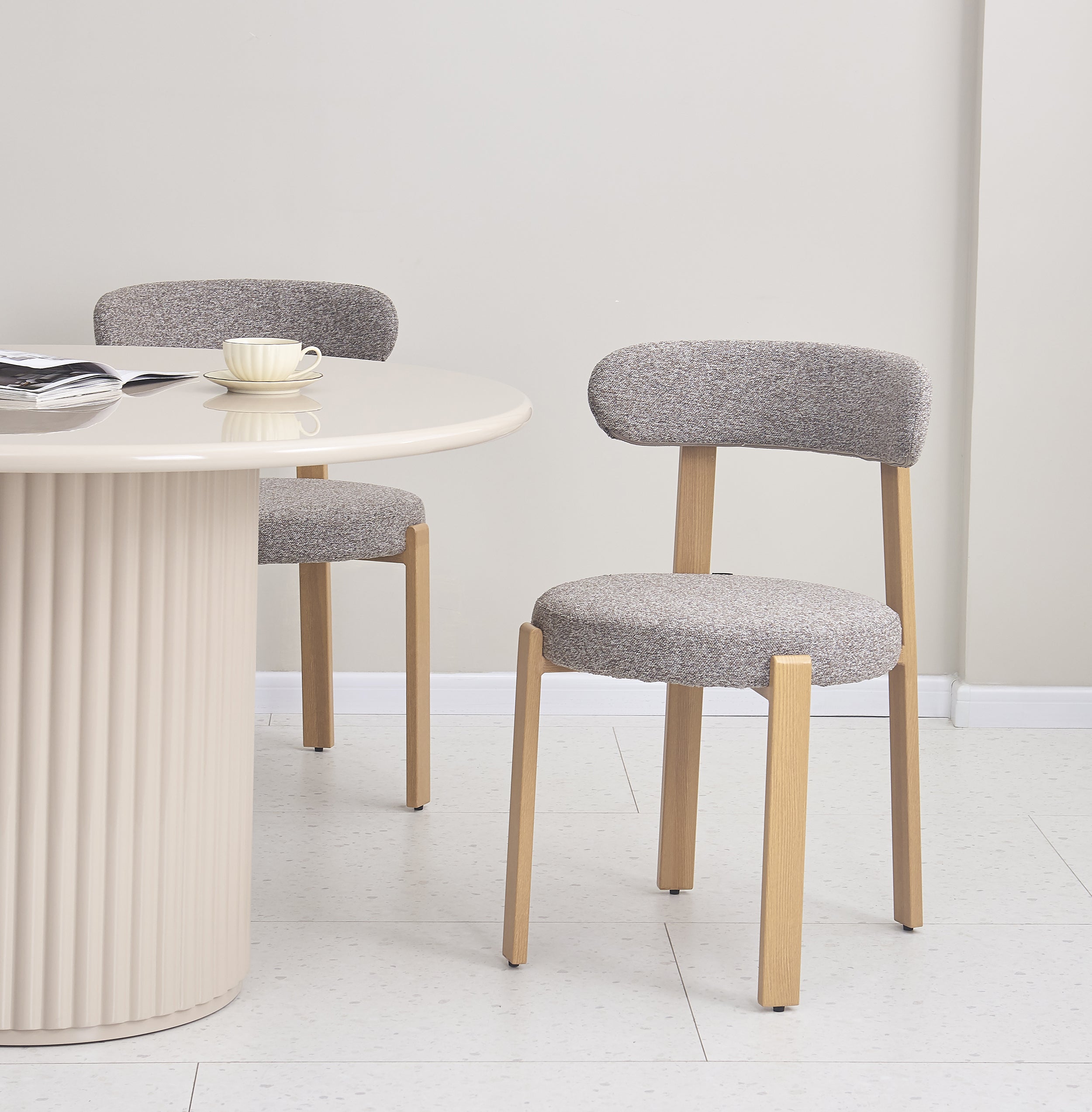 Stół okrągły do jadalni Prinise 120 cm taupe wysoki połysk