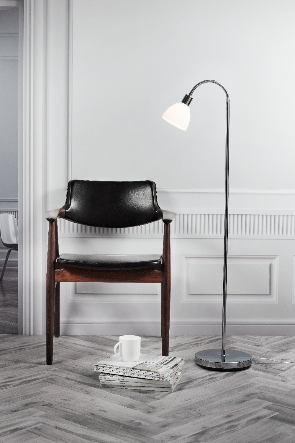 Lampa podłogowa Ray 155 cm srebrna ze szklanym kloszem