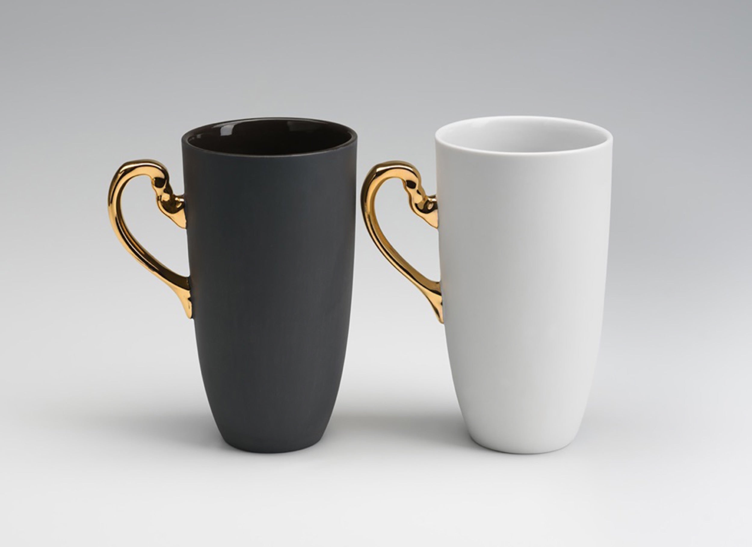 Kubek porcelanowy Nectar 450 ml czarno-złoty