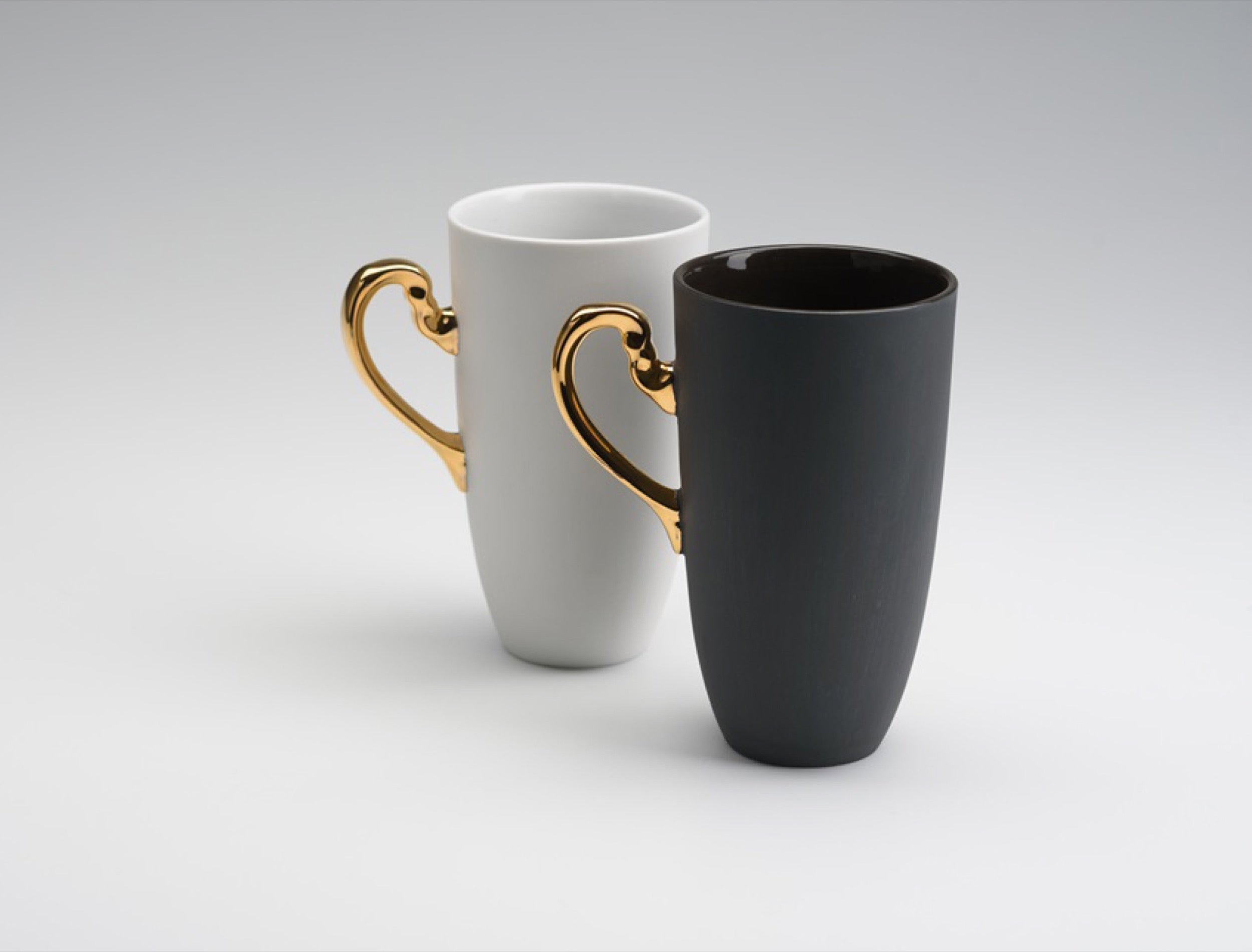 Kubek porcelanowy Nectar 450 ml czarno-złoty