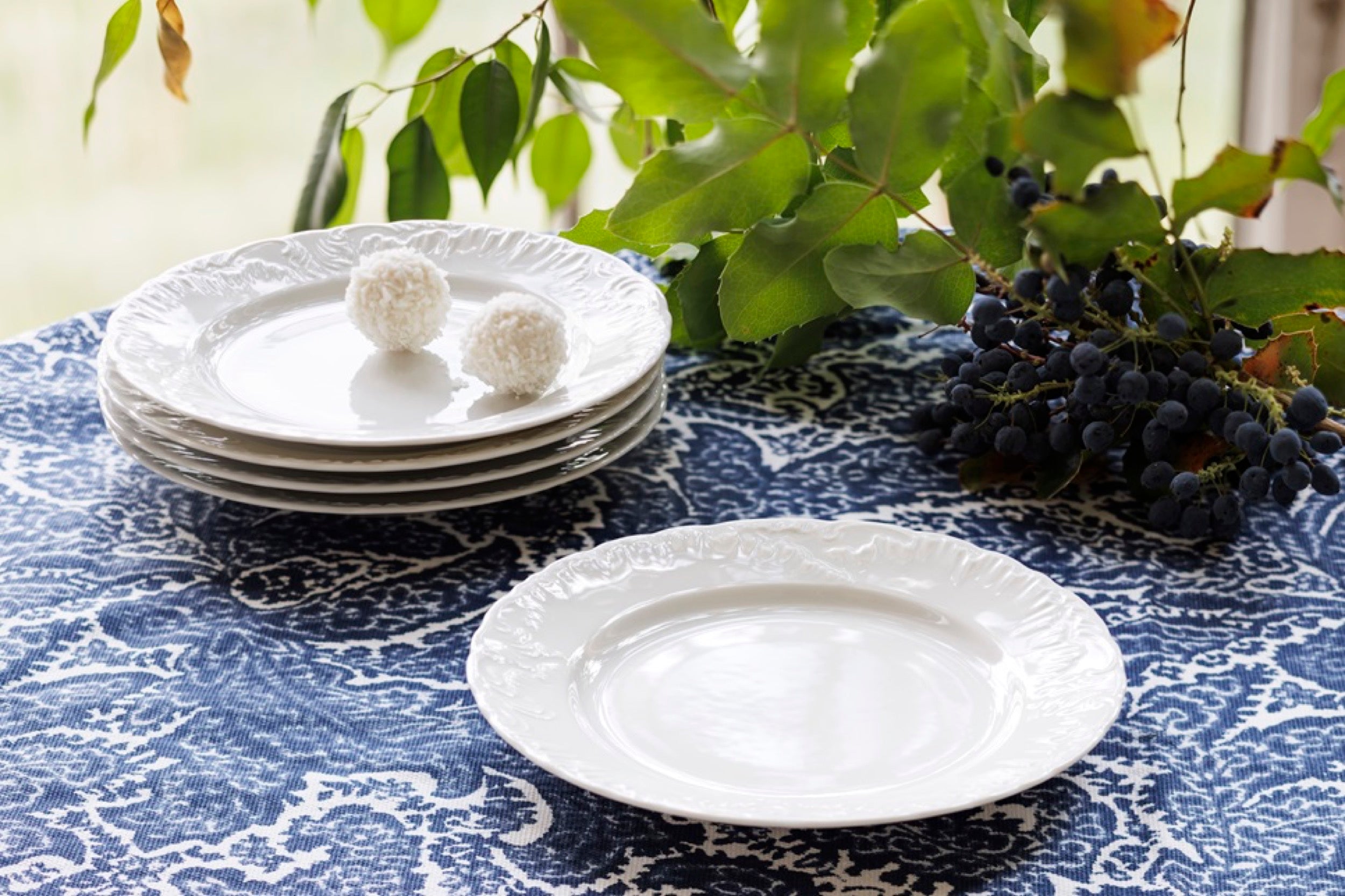 Zestaw talerzy porcelanowych dla 6 os. Rococo biały