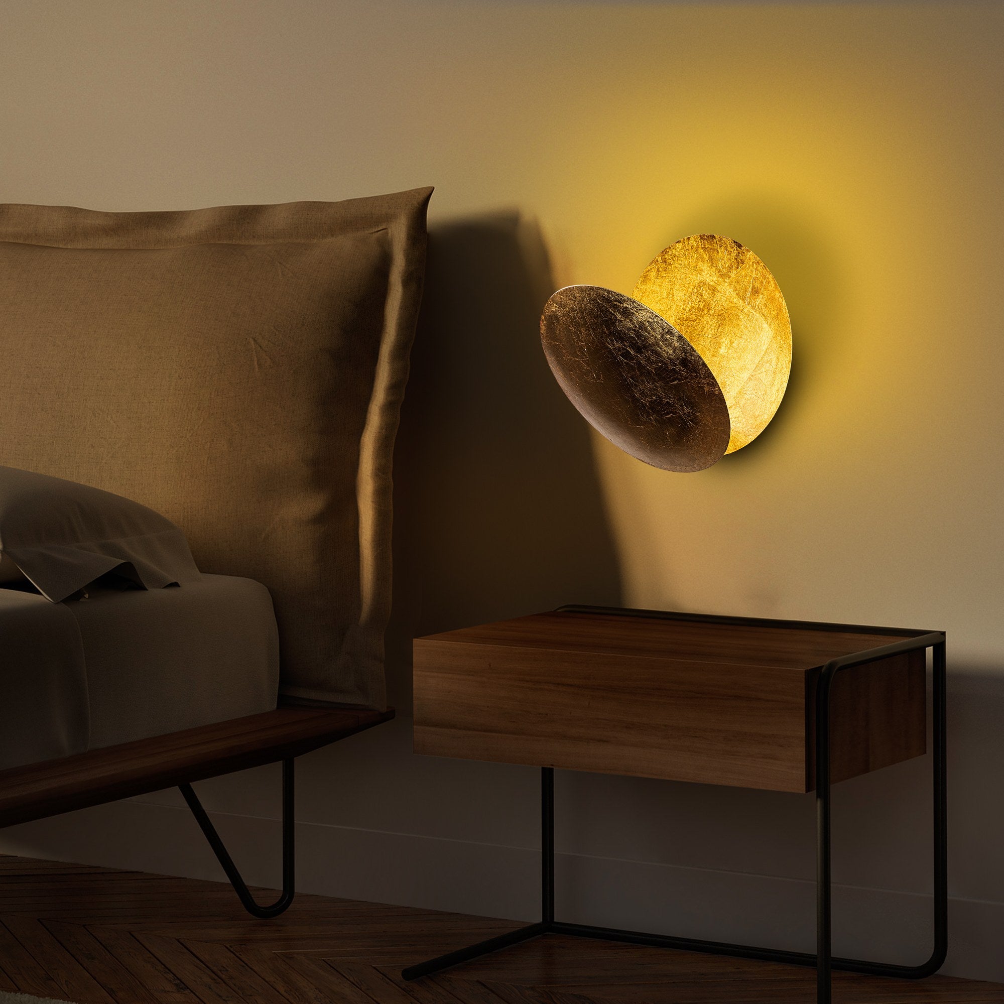 Lampa ścienna Graccolle z regulacją złota szczotkowana