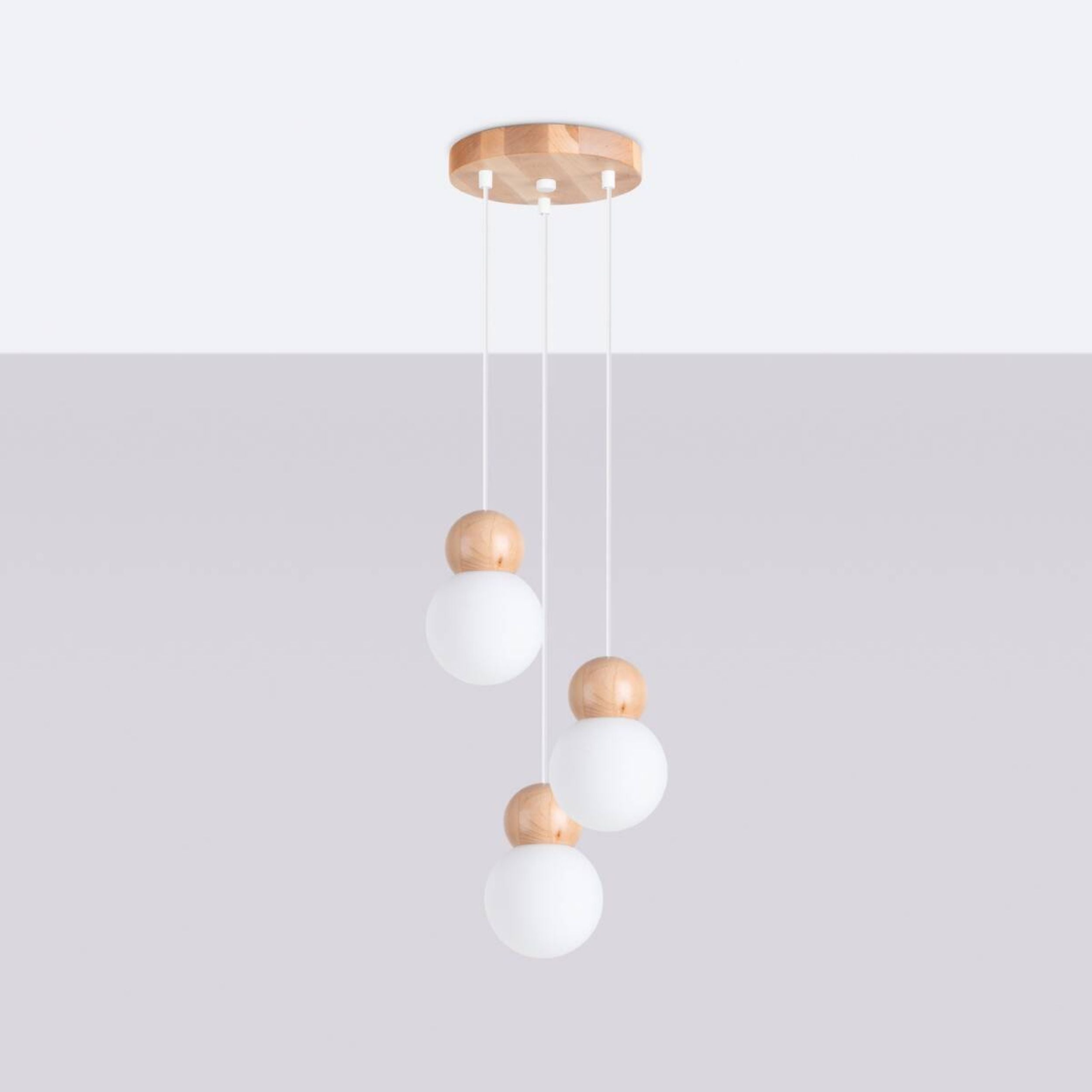 Lampa wisząca Pekka x3 na okrągłej podsufitce biała/naturalne drewno