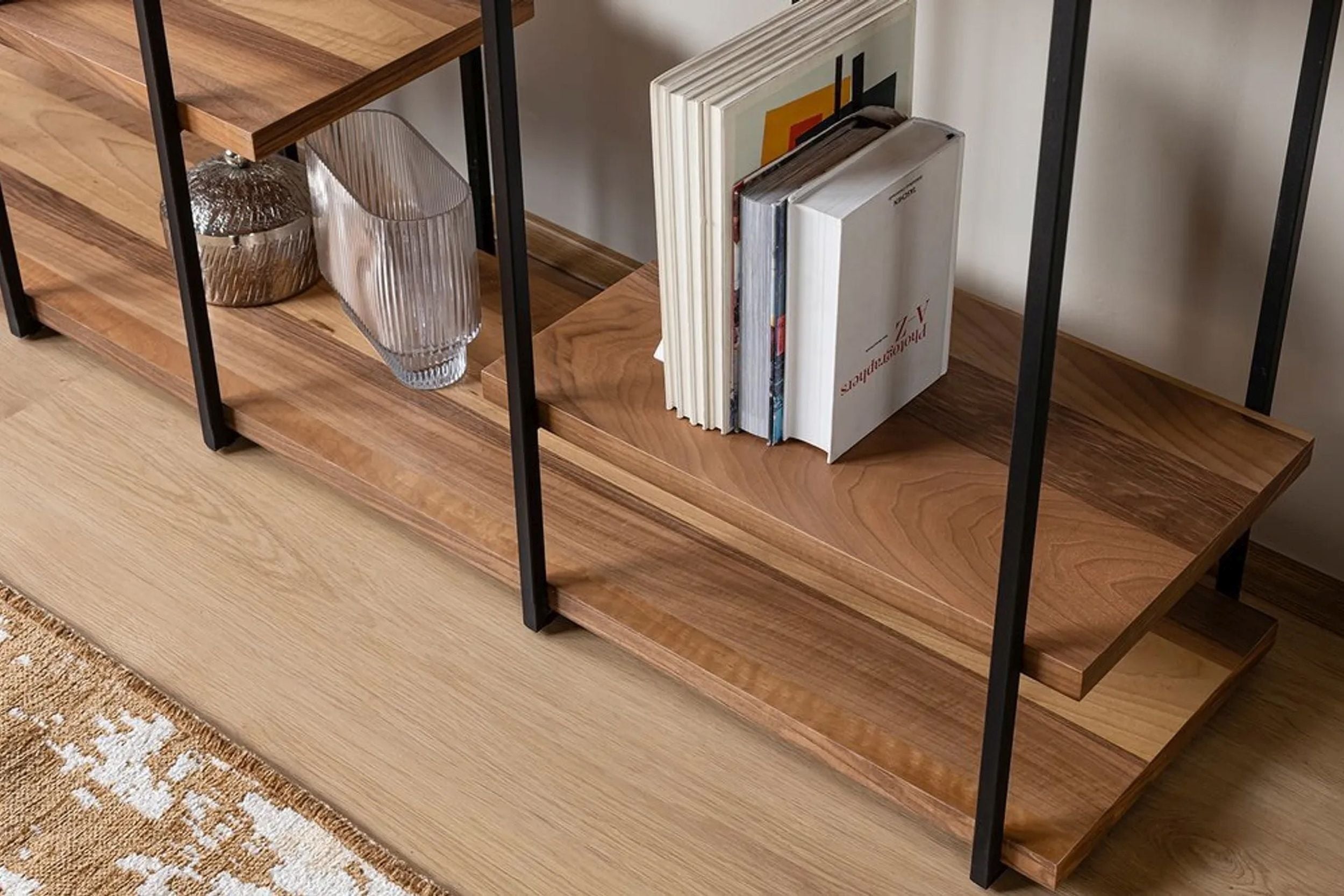 Regał otwarty Bullene 170x180 cm orzech z czarną ramą