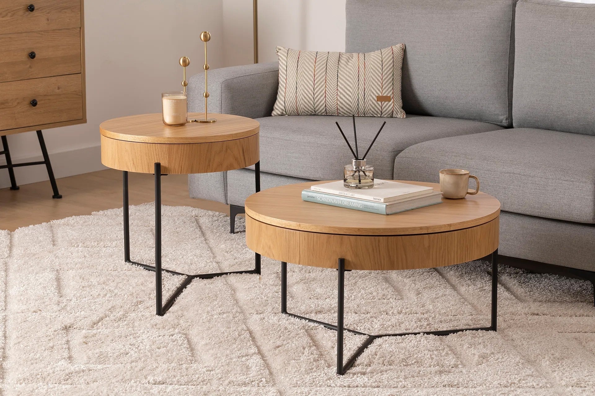 Zestaw stolików kawowych Vorcei okrągłe blaty średnica 50 i  70 cm dąb naturalny/ czarne nóżki