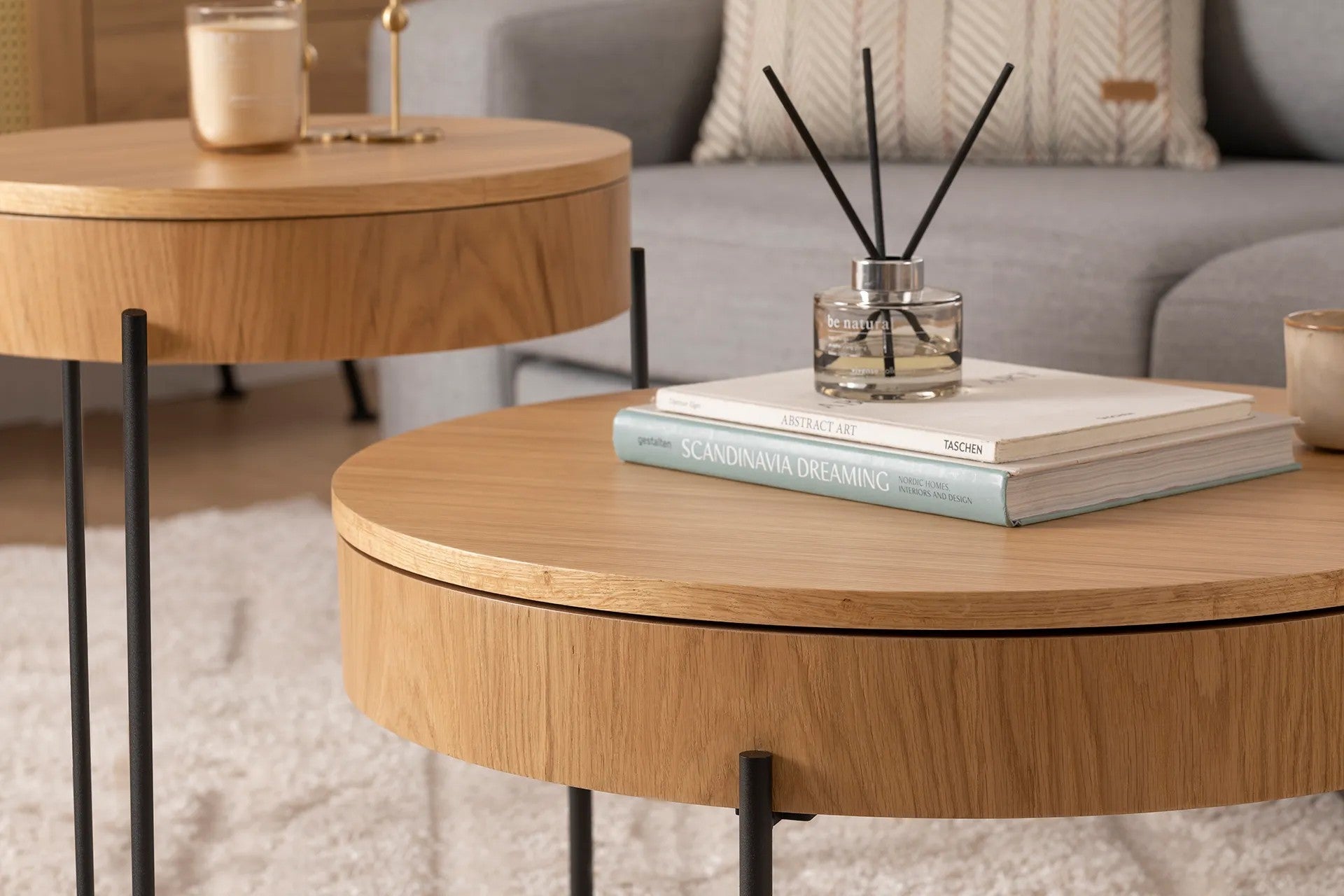 Zestaw stolików kawowych Vorcei okrągłe blaty średnica 50 i  70 cm dąb naturalny/ czarne nóżki