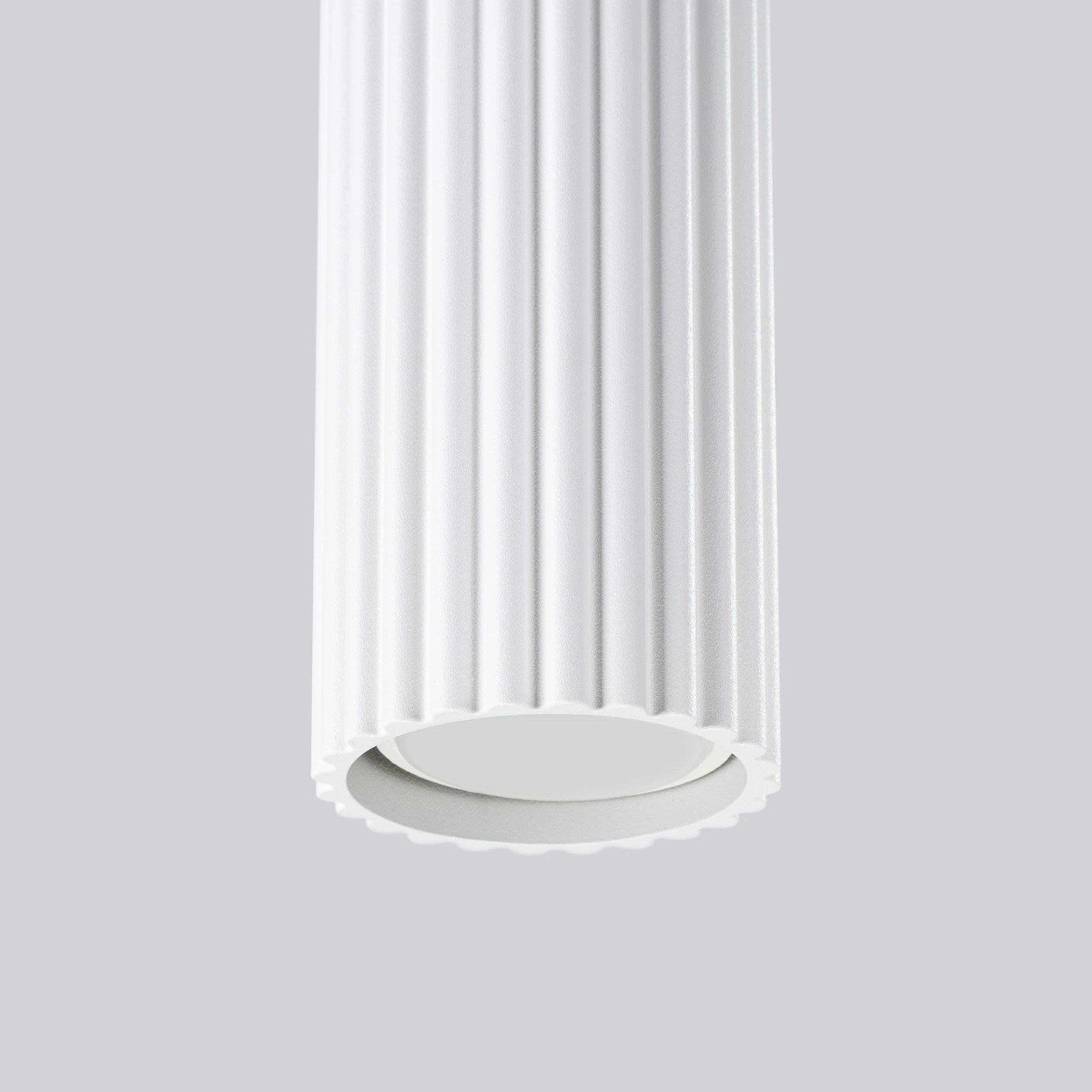 Lampa wisząca Karbon x3 biała na okrągłej podsufitce