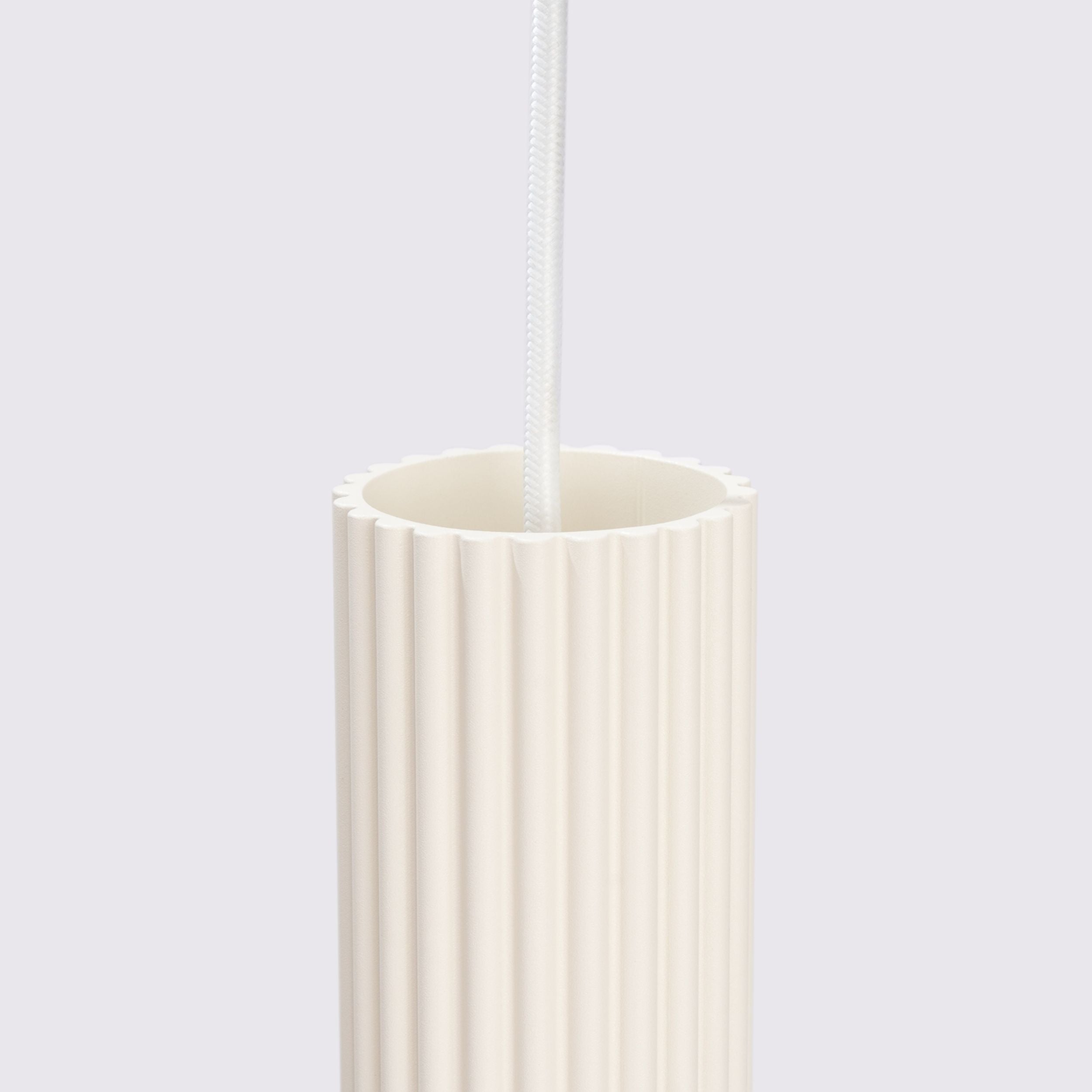 Lampa wisząca Karbon x3 beżowa na okrągłej podsufitce