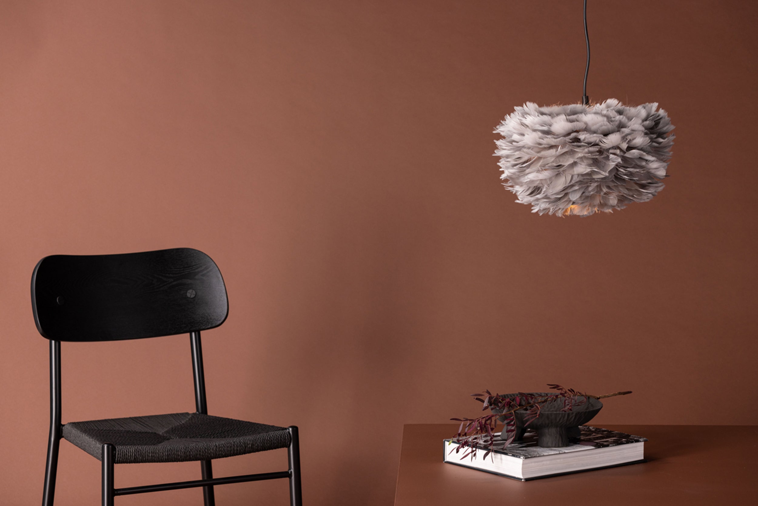Lampa wisząca Nicola średnica 33 cm szare pióra