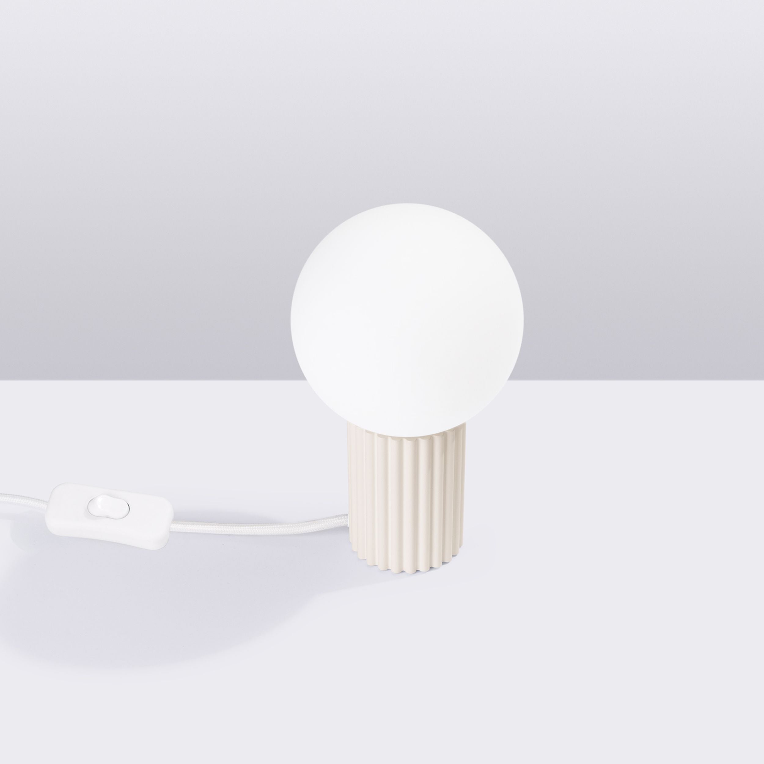 Lampa stołowa Halo beżowa
