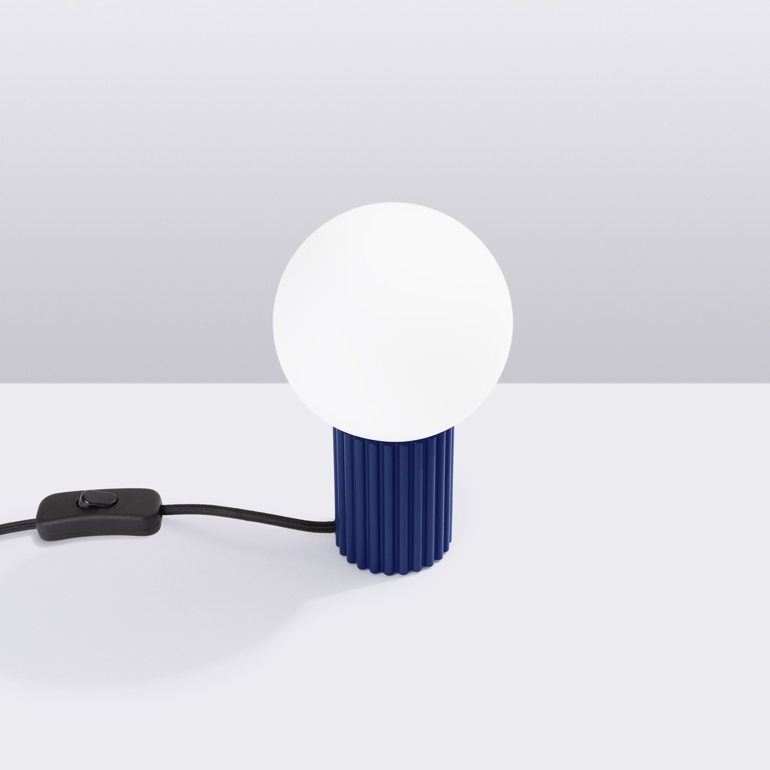 Lampa stołowa Halo ultramaryna