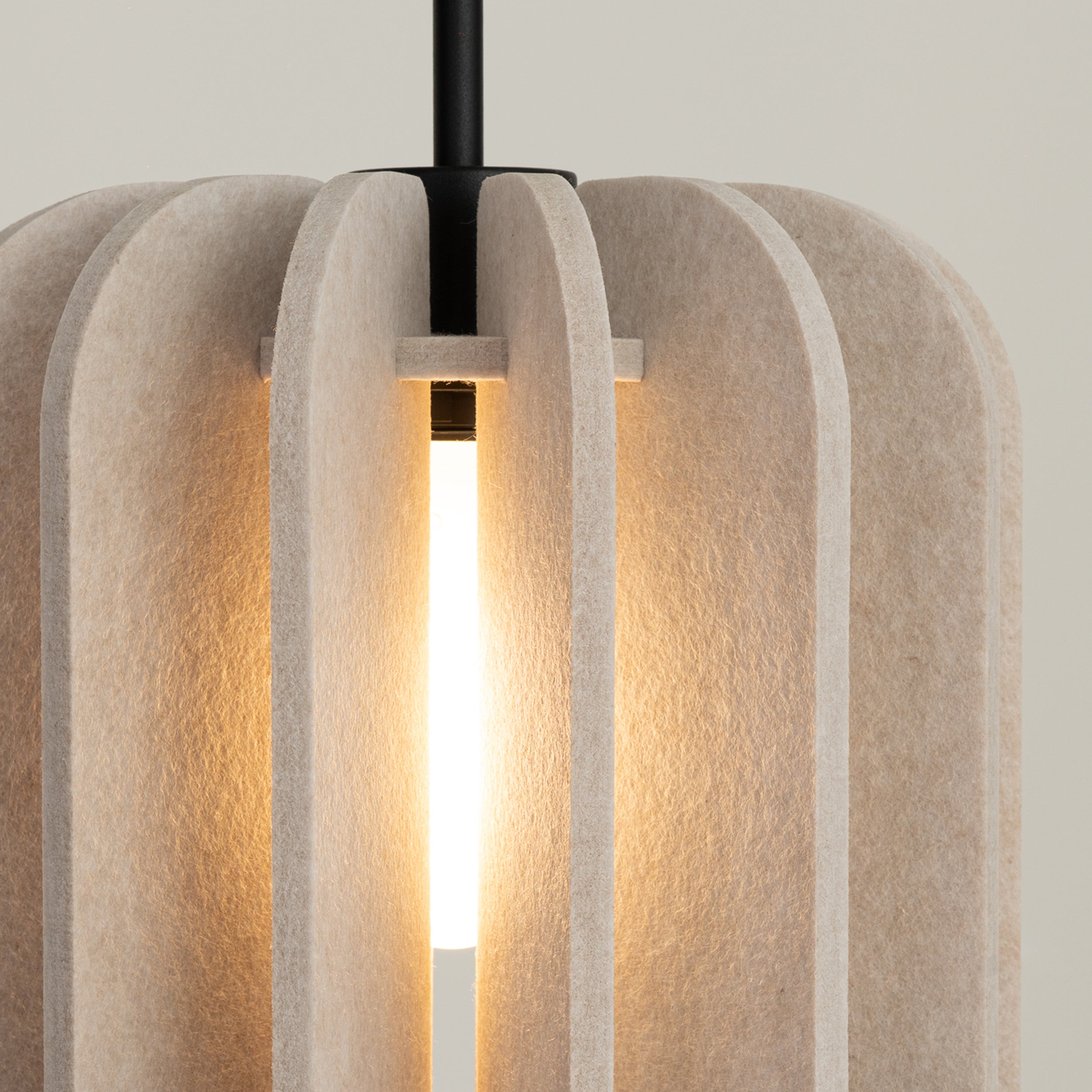 Lampa wisząca z filcu Mula 27 cm beżowa