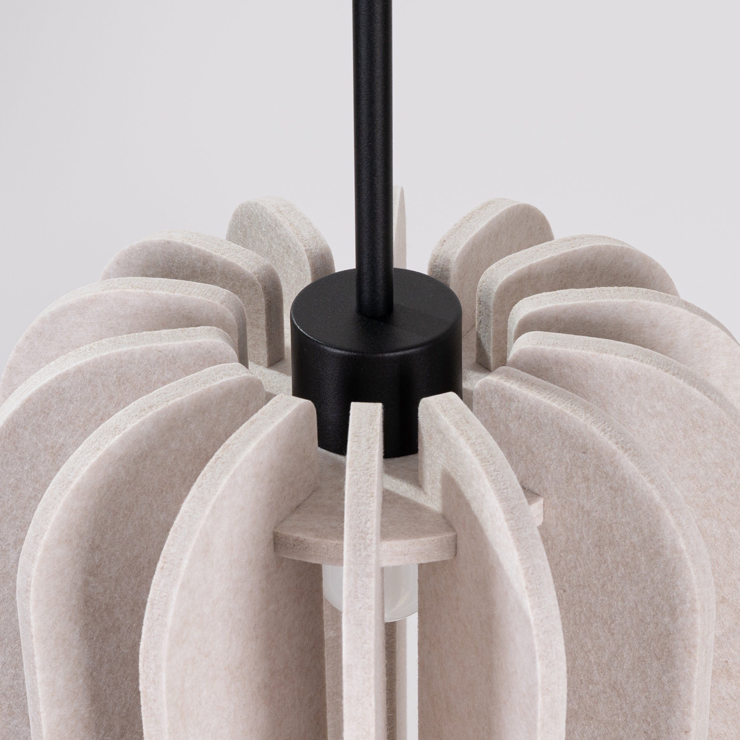 Lampa wisząca z filcu Mula 27 cm beżowa
