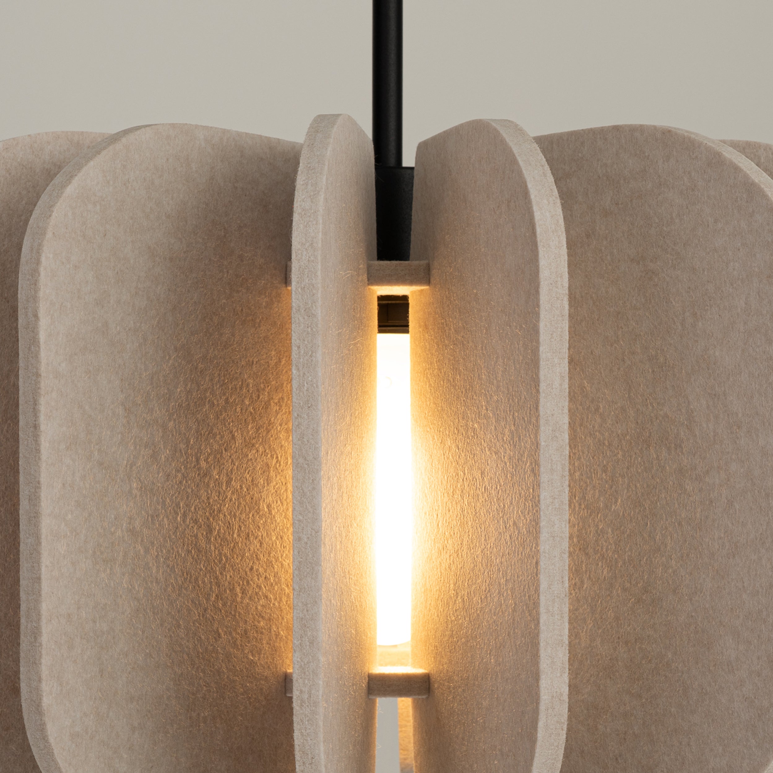 Lampa wisząca z filcu Mula 45 cm beżowa