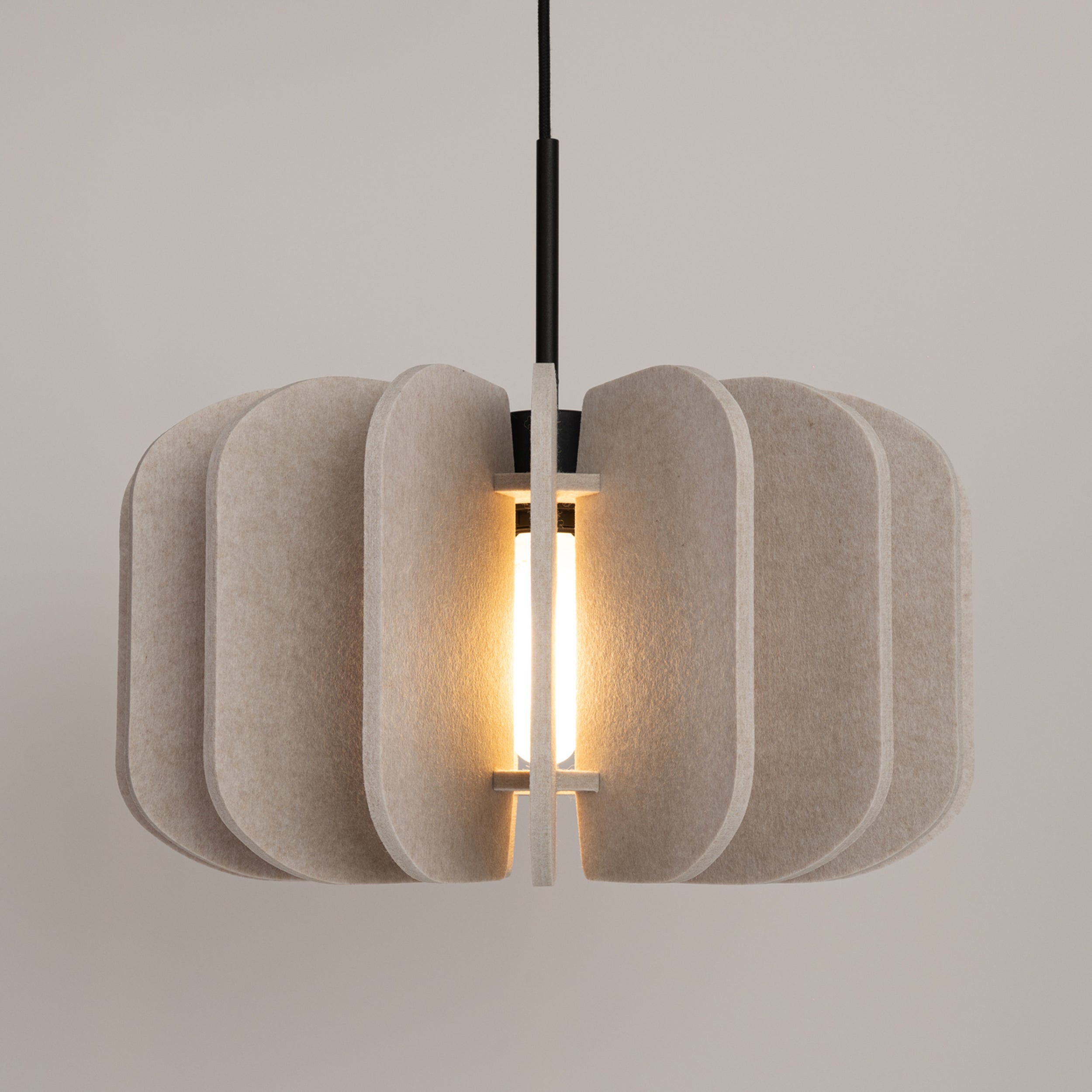 Lampa wisząca z filcu Mula 45 cm beżowa