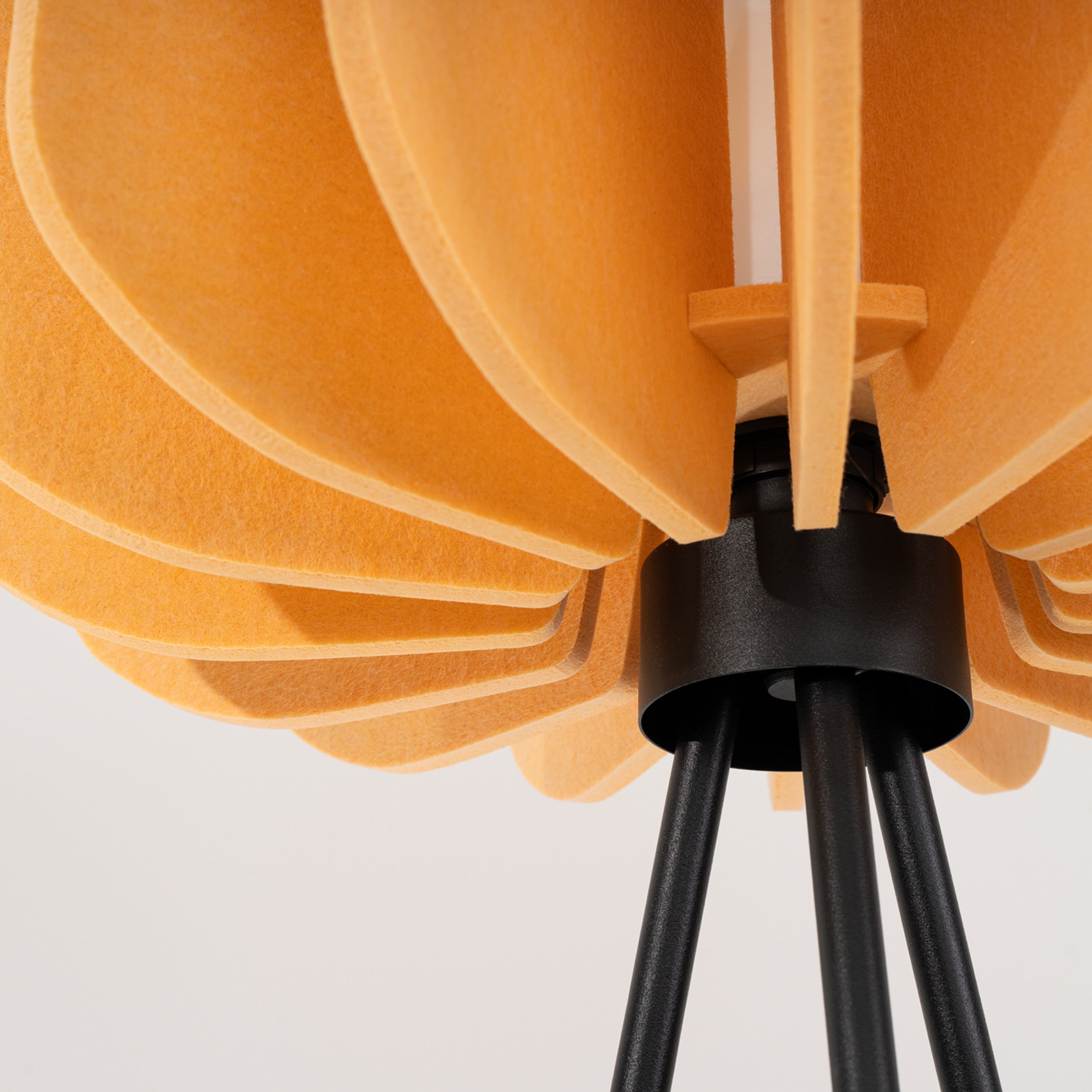 Lampa podłogowa z filcu Mula 45 cm żółta