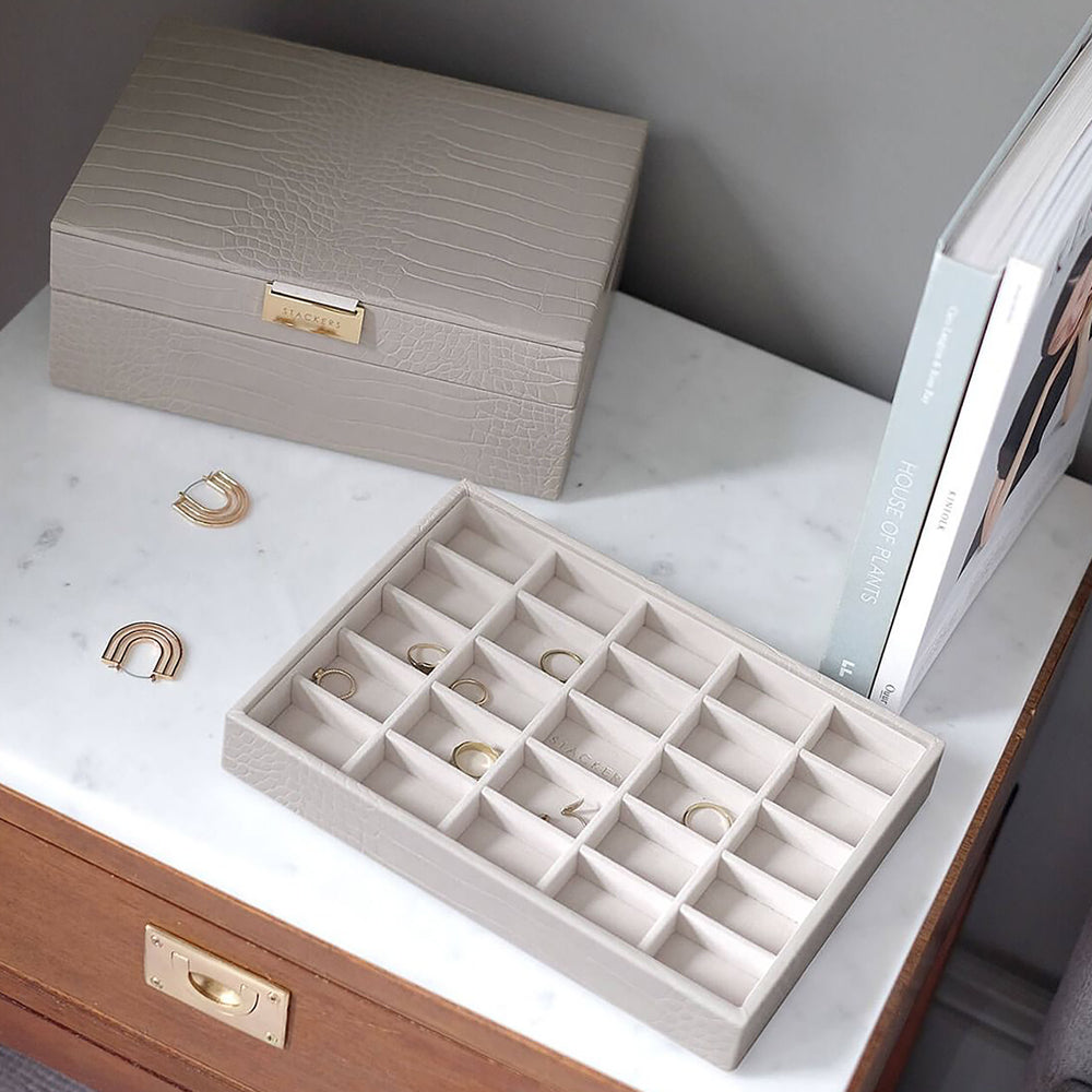 Szkatułka na biżuterię Classic jewellery Box beżowa z wytłaczanym wzorem