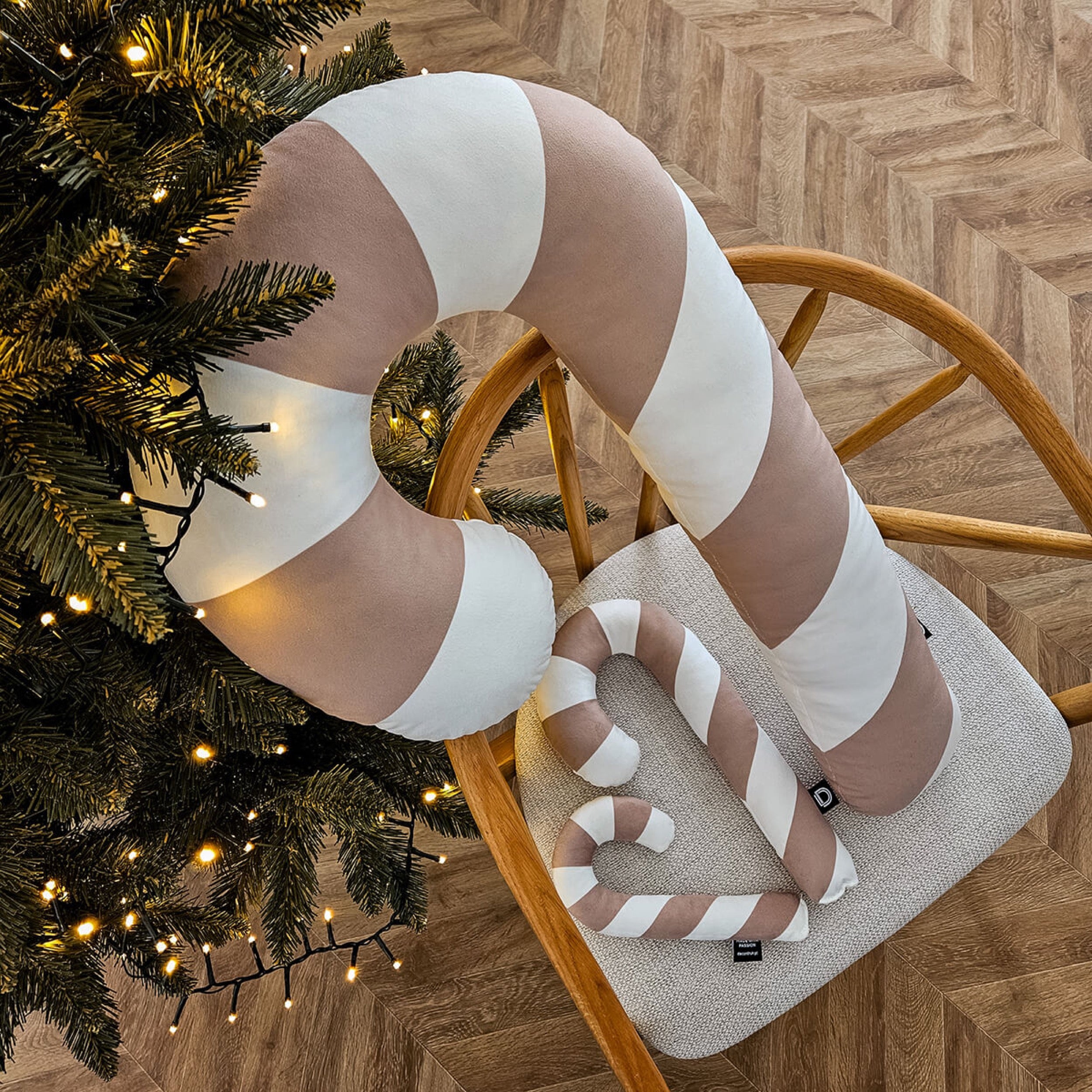Poduszka XMAS 24 cm piaskowa laska cukrowa