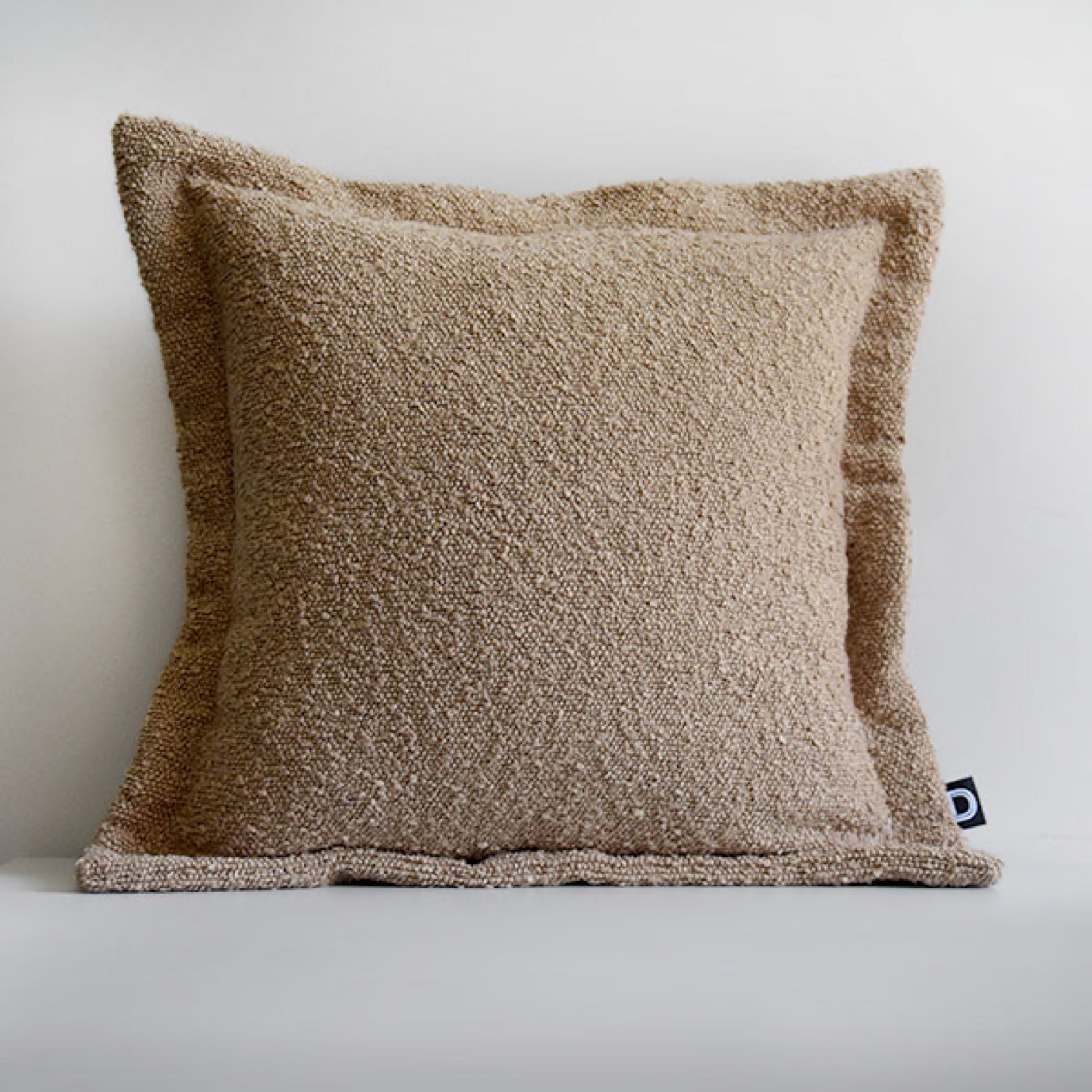 Poszewka Boucle z dekoracyjnym rantem 40x40 cm beżowa