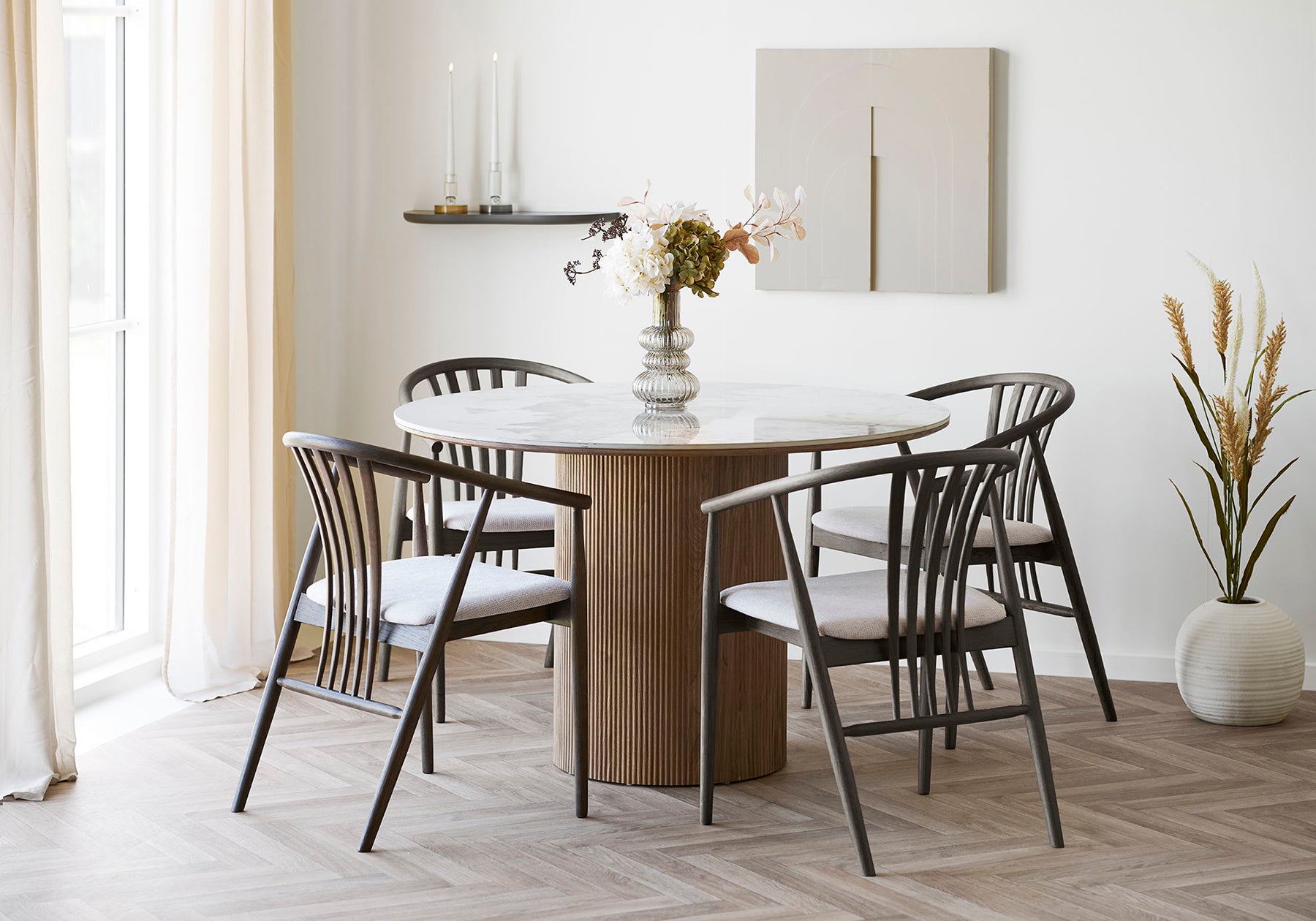 Stół okrągły do jadalni Athens 120 cm z okrągłą podstawą lamele jasny orzech ceramiczny blat