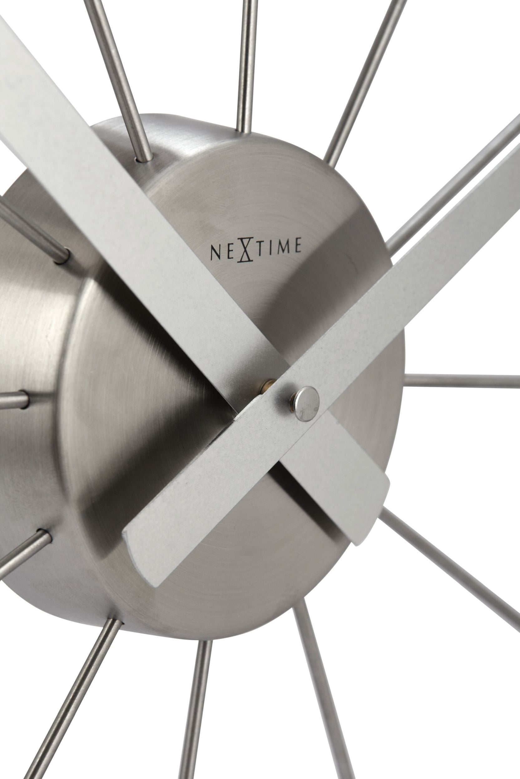 Zegar ścienny Plug Inn 58 cm srebrny