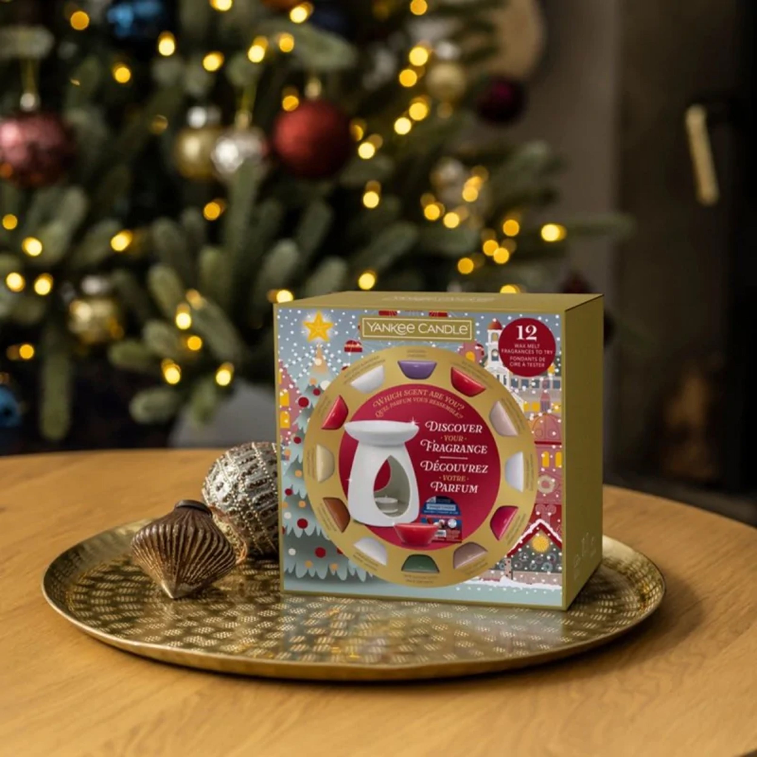 Zestaw prezentowy Yankee Candle Passport To The Holidays kominek i 12 wosków