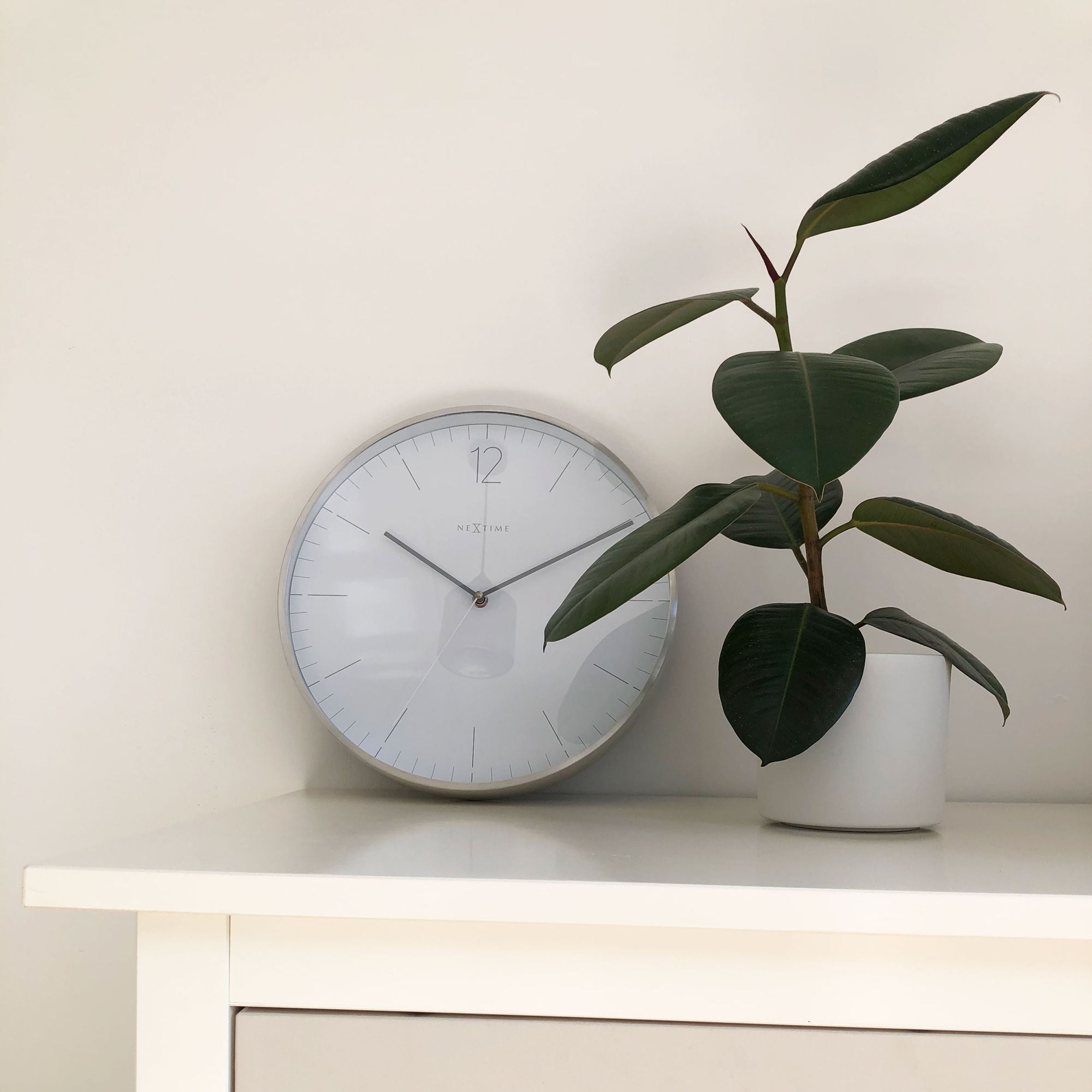 Zegar ścienny Essential 34 cm biało-srebrny
