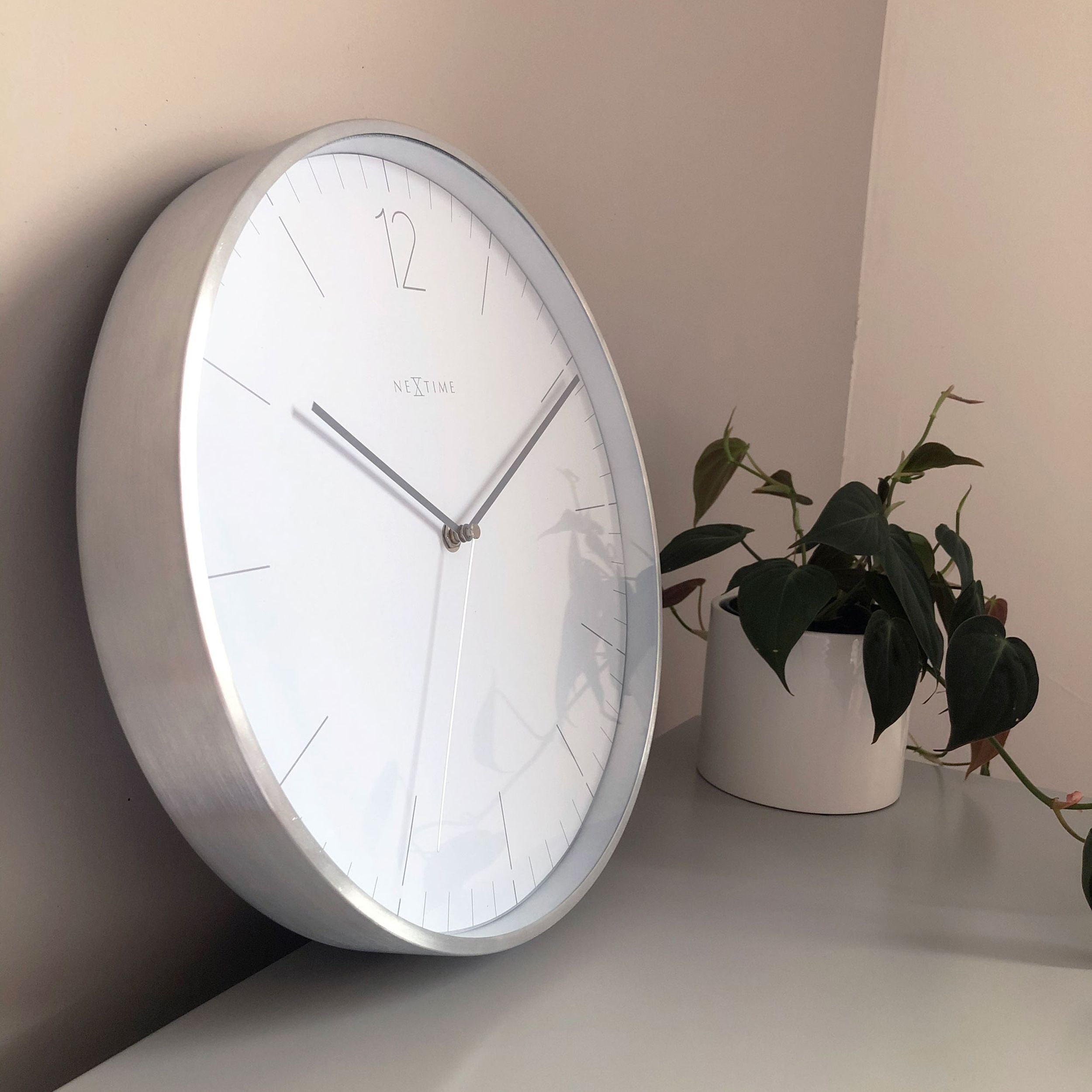 Zegar ścienny Essential 34 cm biało-srebrny
