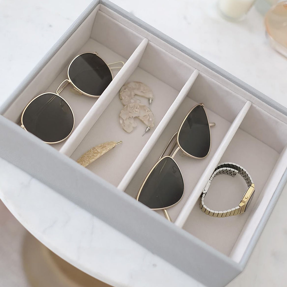 Szkatułka na biżuterię Pebble Classic Glasses & Accessory Layer jasnoszara