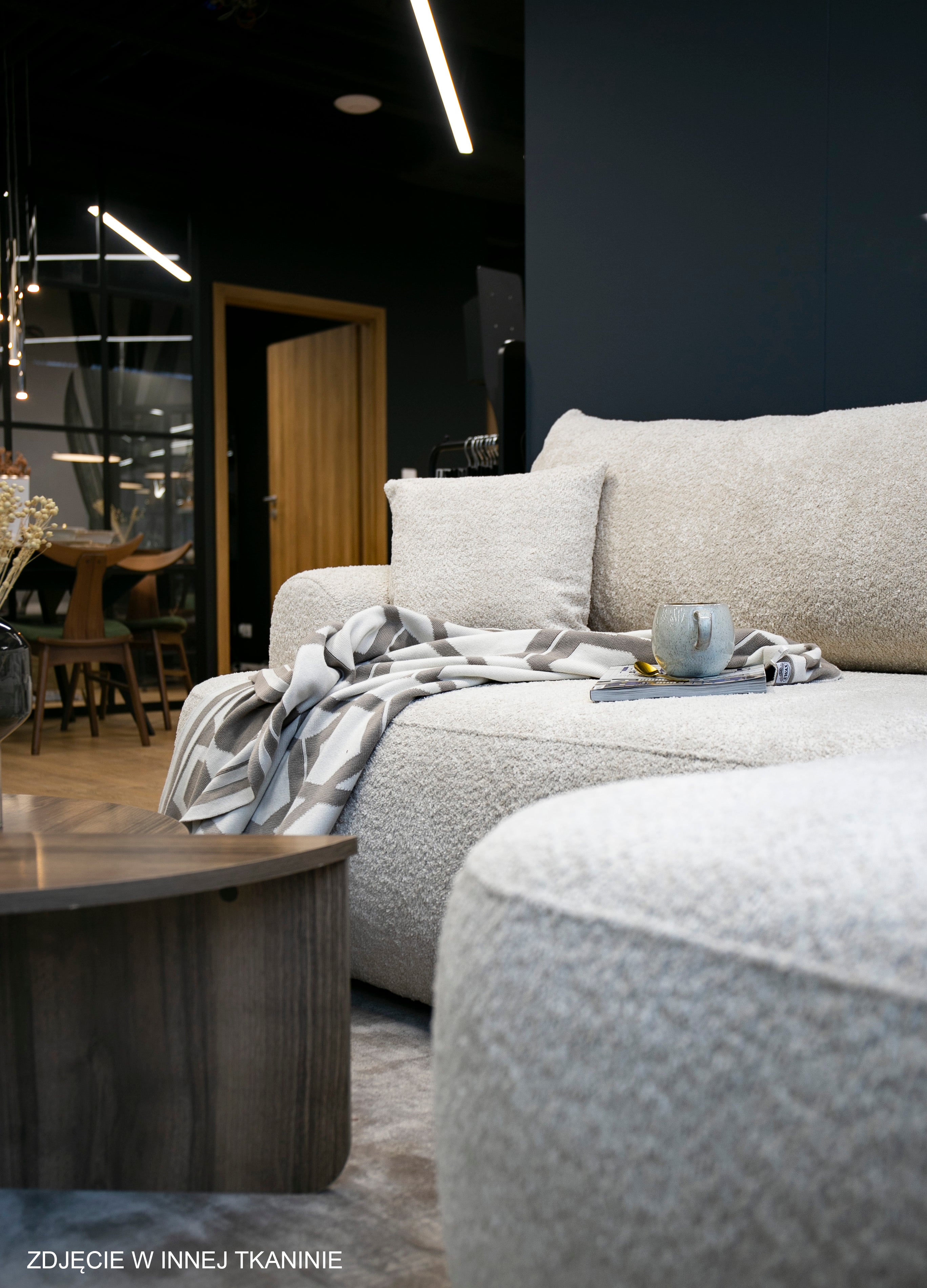 Narożnik z funkcją spania Ovo L-kształtny ciemnobeżowy z pojemnikiem boucle prawostronny