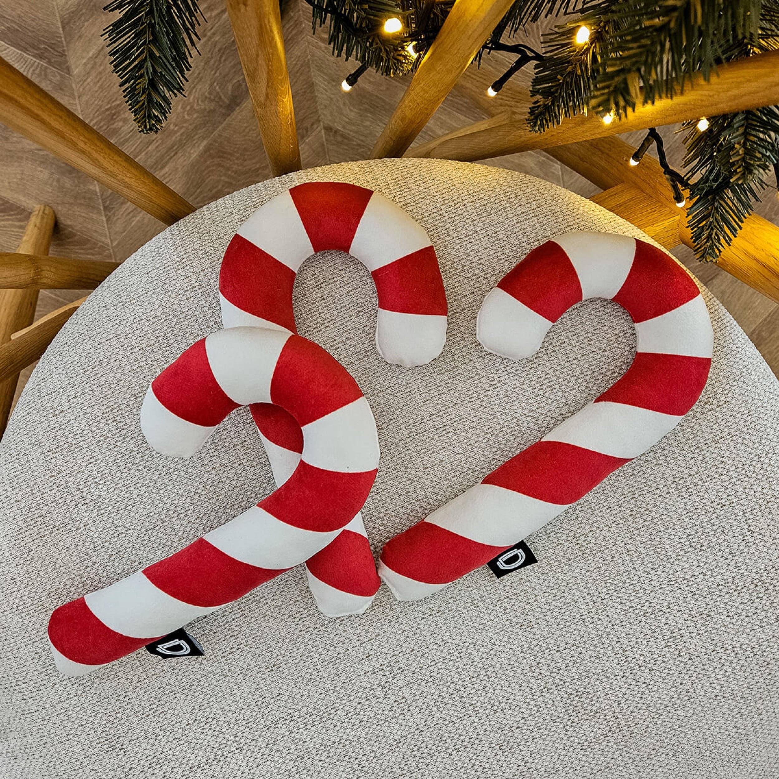 Poduszka XMAS 24 cm czerwona laska cukrowa