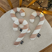 Poduszka XMAS 24 cm piaskowa laska cukrowa