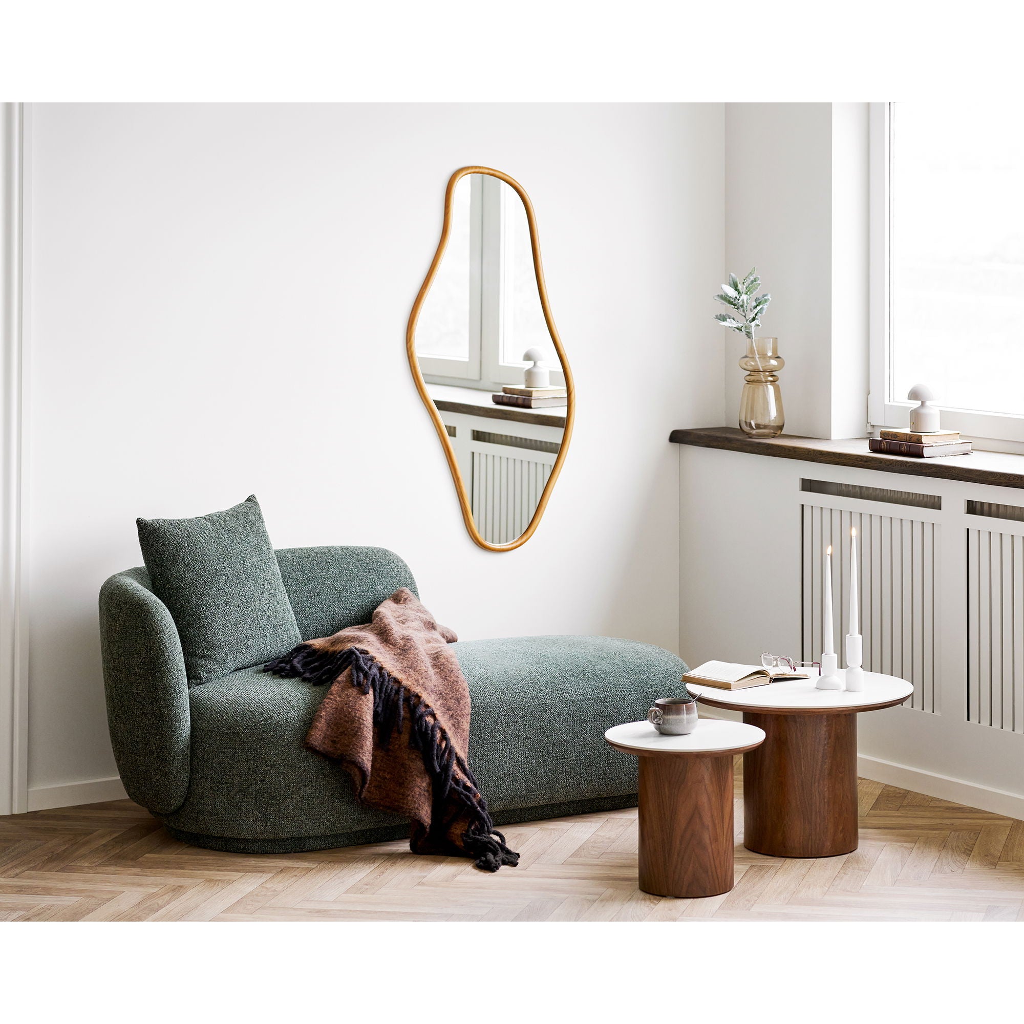 Lustro ścienne Brandsby 120x60 cm w ramie z drewna sosnowego