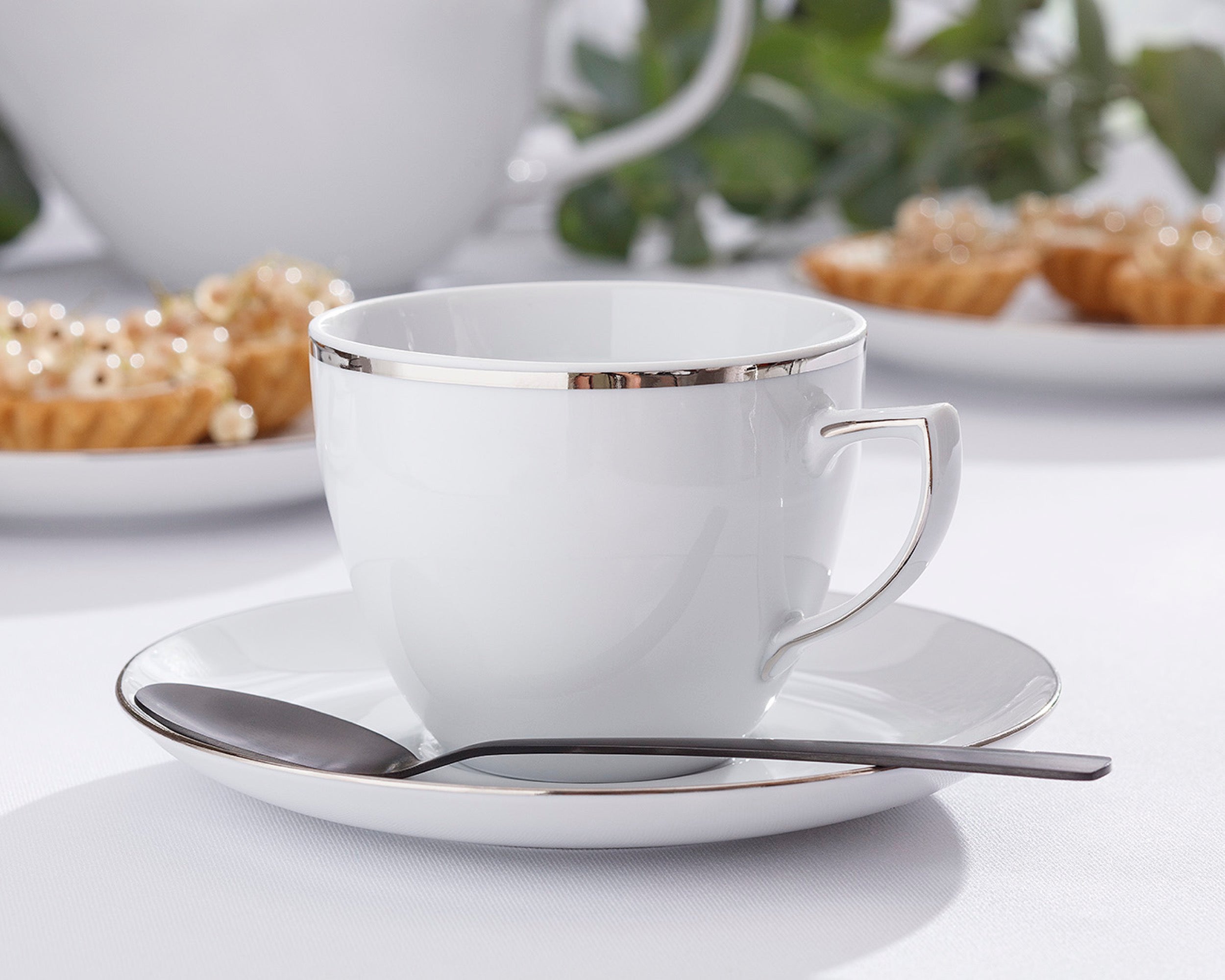 Zestaw 6 filiżanek porcelanowych City biało-srebrne