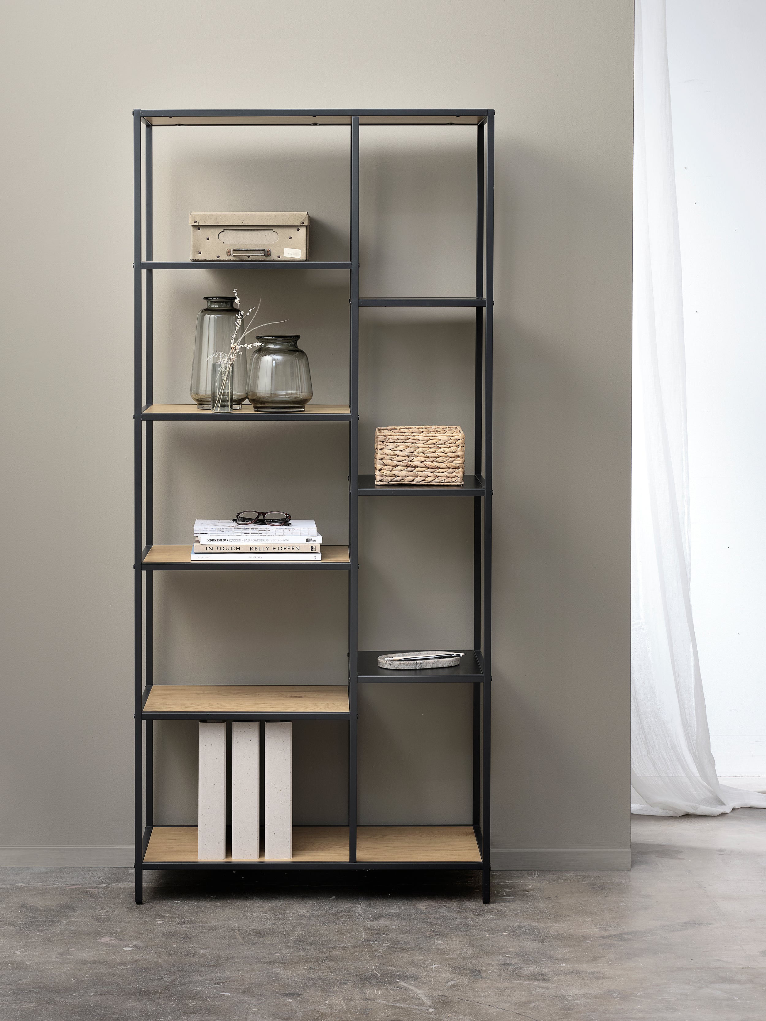 Regał otwarty Koneso 180 cm z dziewięcioma półkami dąb/czarny