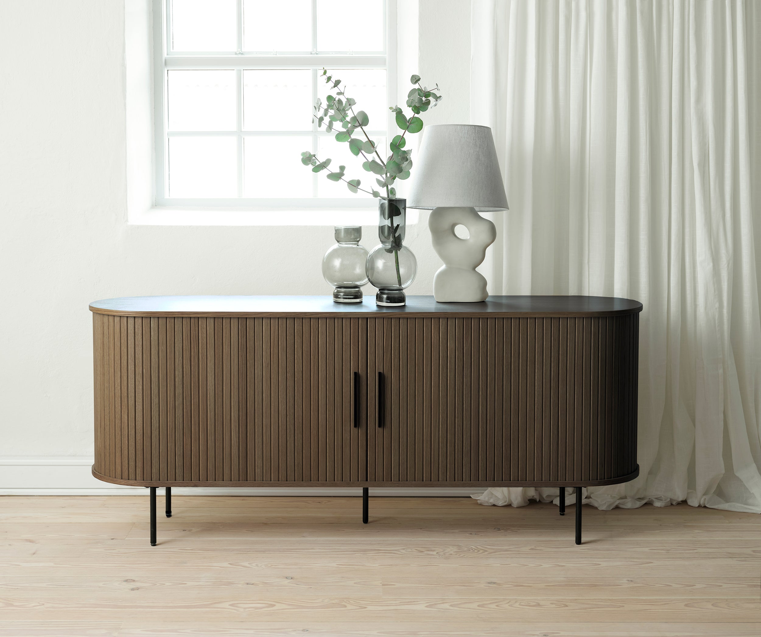Komoda Gativel 180x76 cm lamele dąb palony