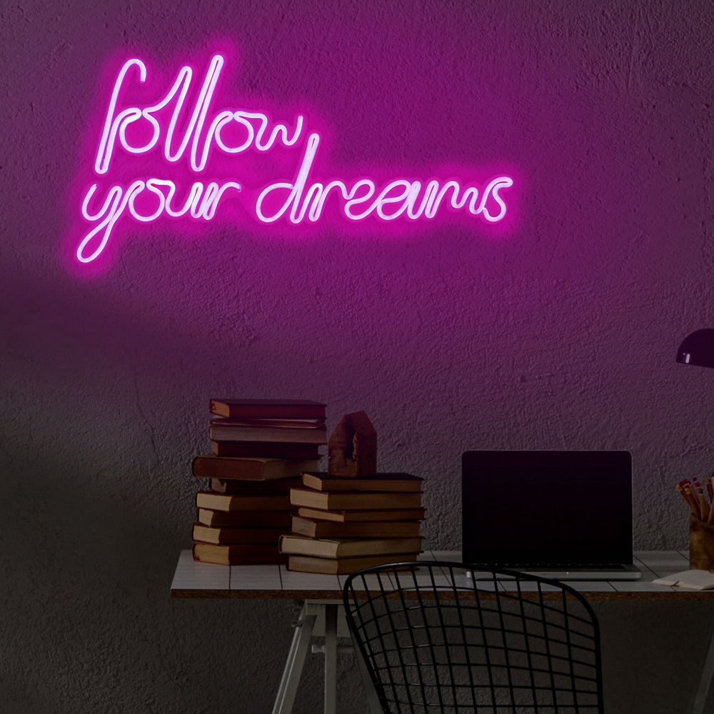 Neon na ścianę Letely z napisem Follow Your Dreams różowy