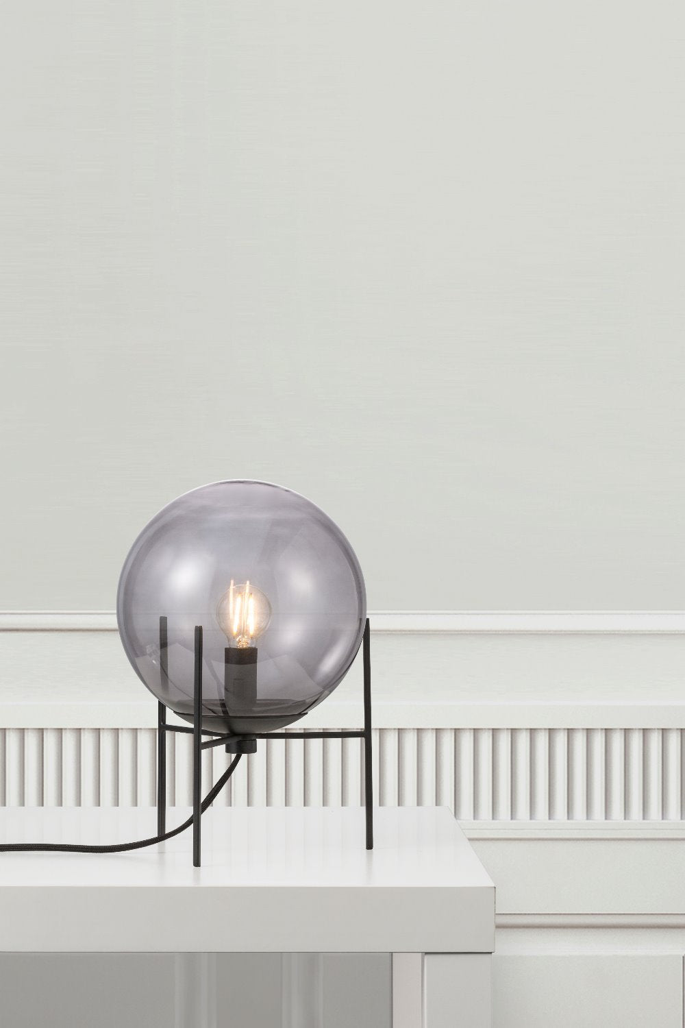 Lampa stołowa Alton szare szkło na czarnej podstawie