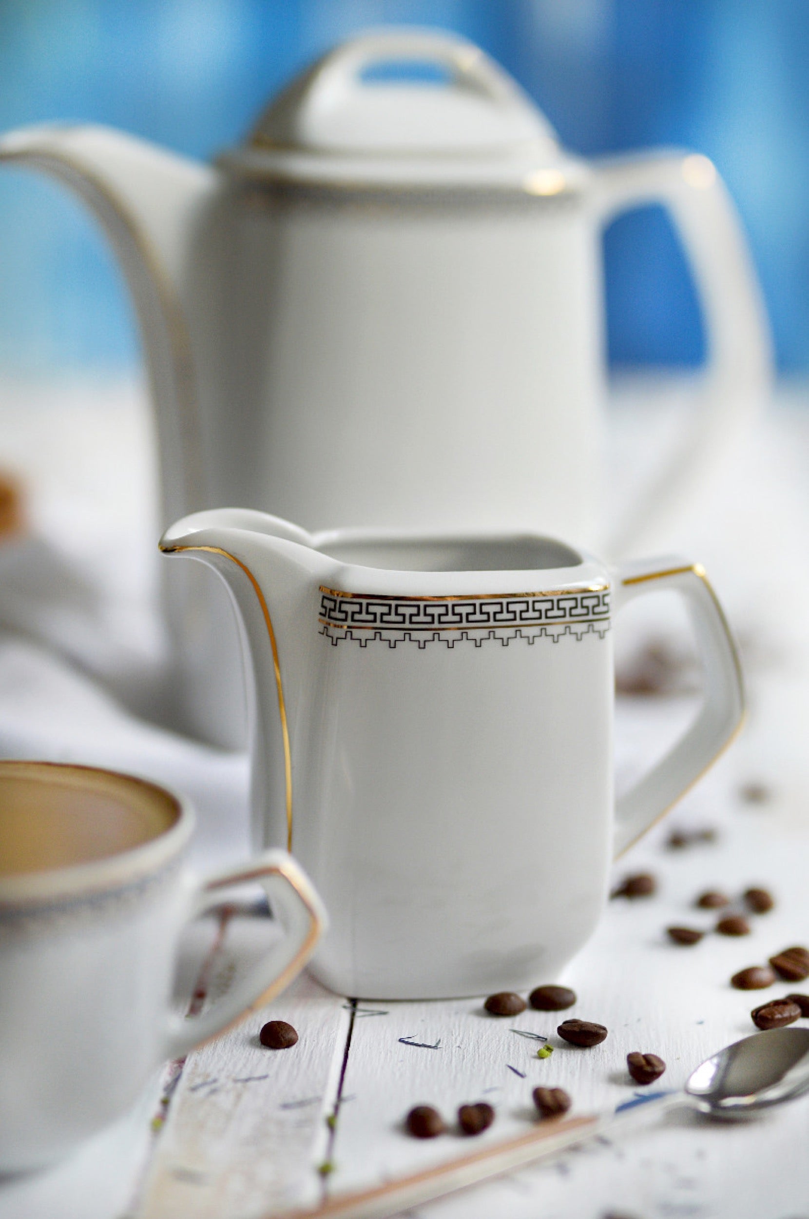 Serwis do herbaty porcelanowy dla 6 os. Pułaski biało-złoty