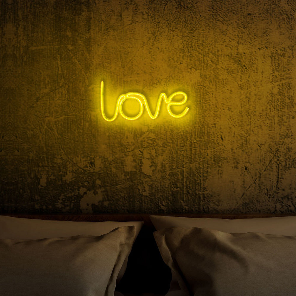 Neon na ścianę Letely z napisem Love żółty