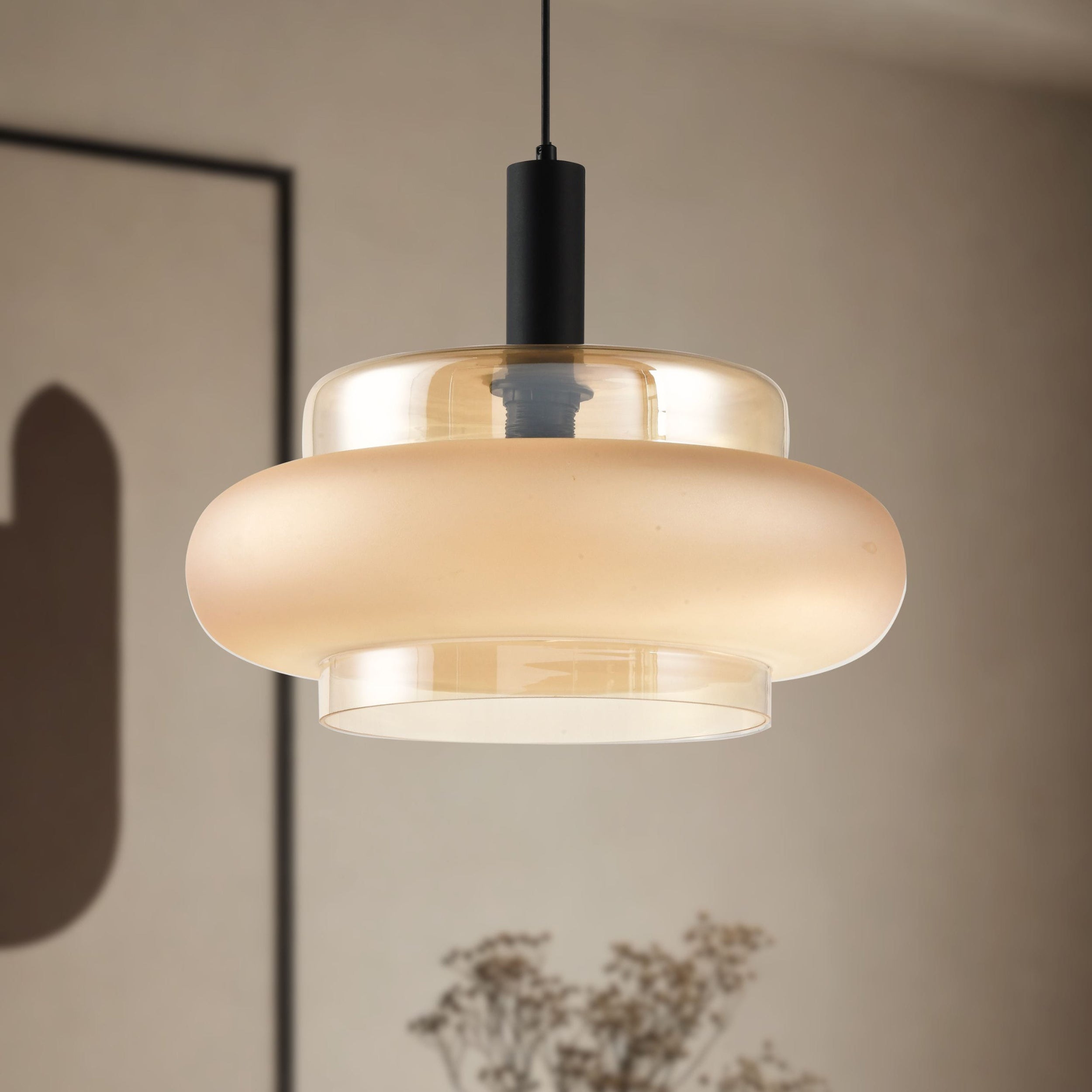 Lampa wisząca Brizi czarna E27 40W z bursztynowym mrożonym kloszem
