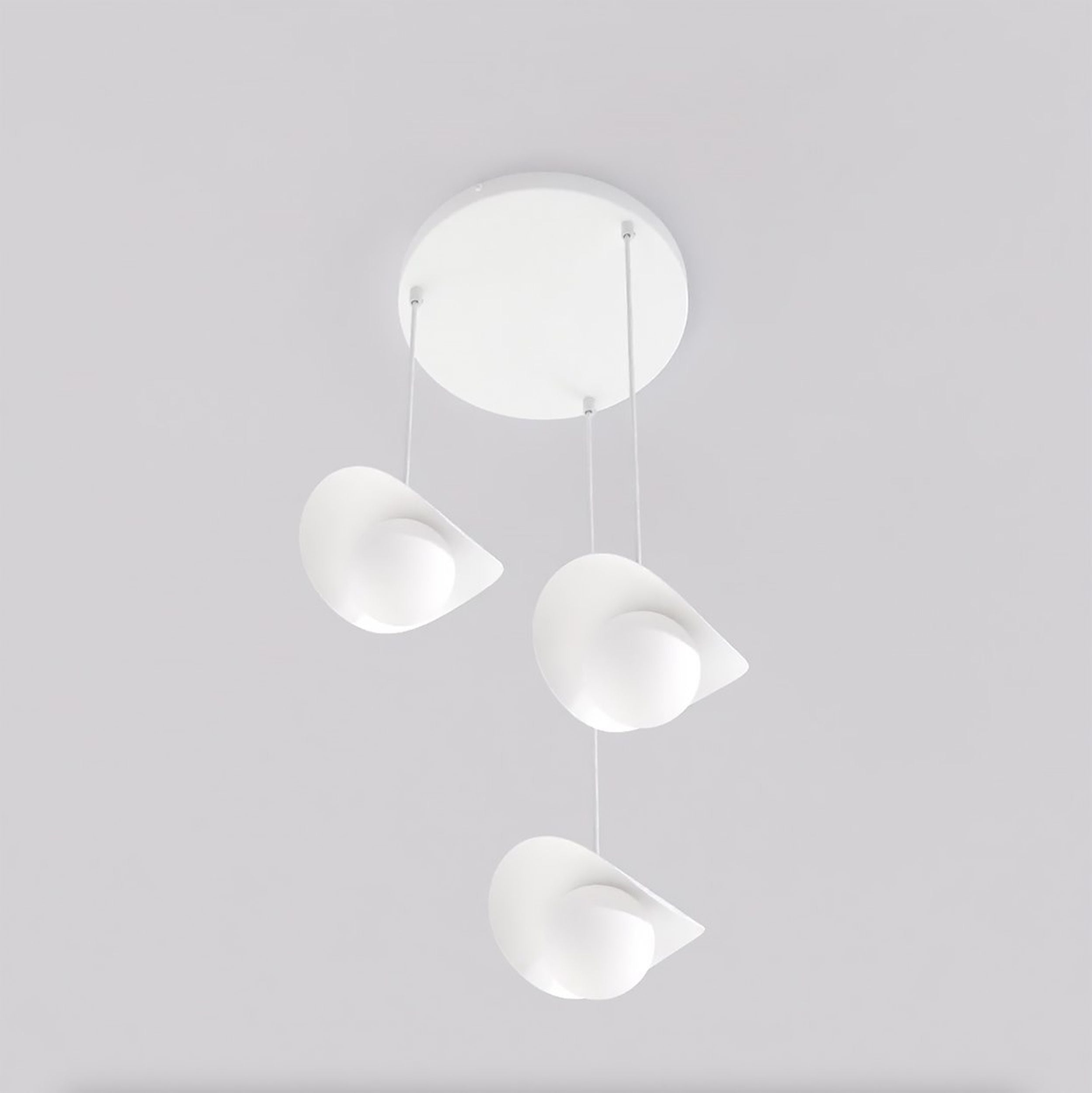 Lampa wisząca Ritual x3 biała na okrągłej podsufitce