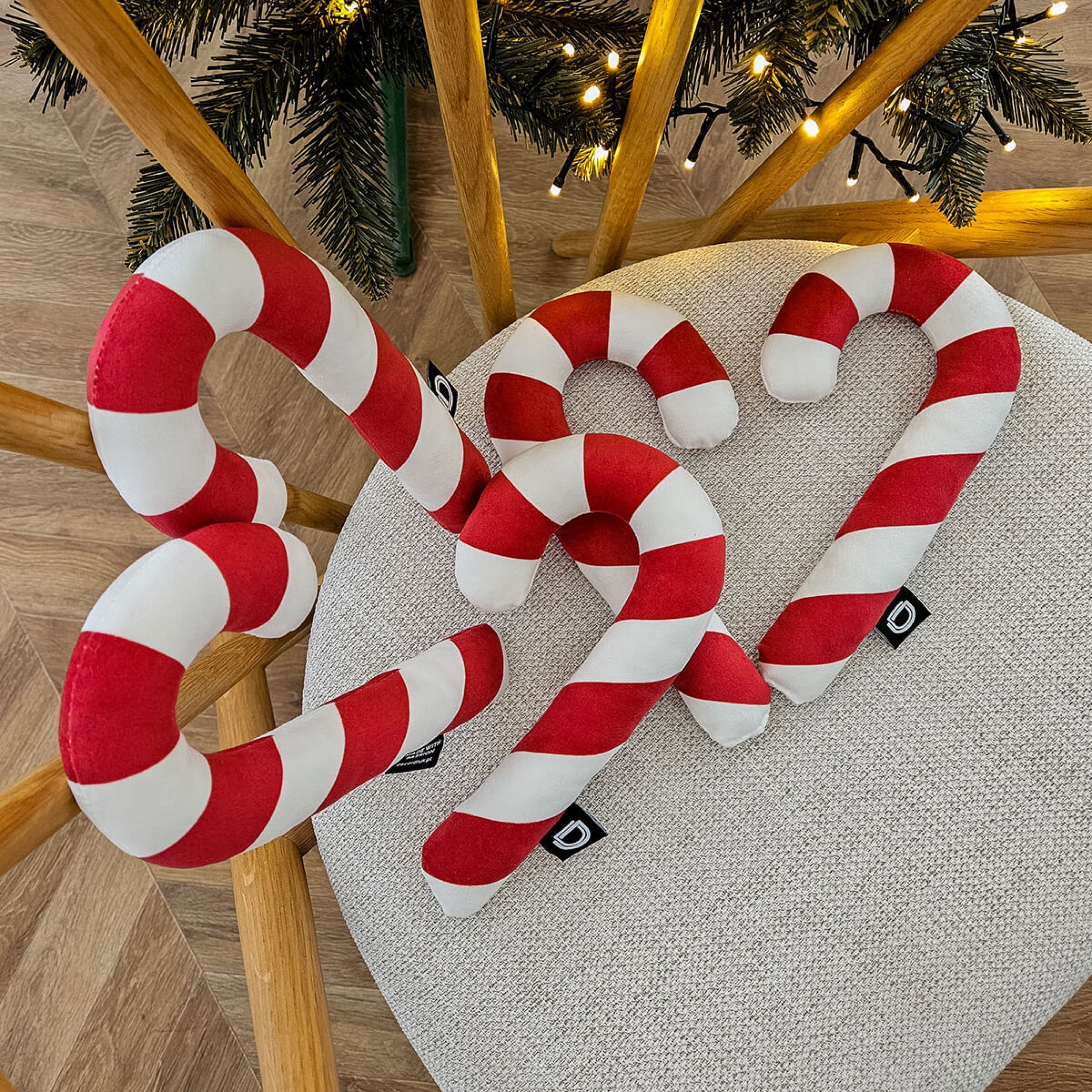 Poduszka XMAS 24 cm czerwona laska cukrowa