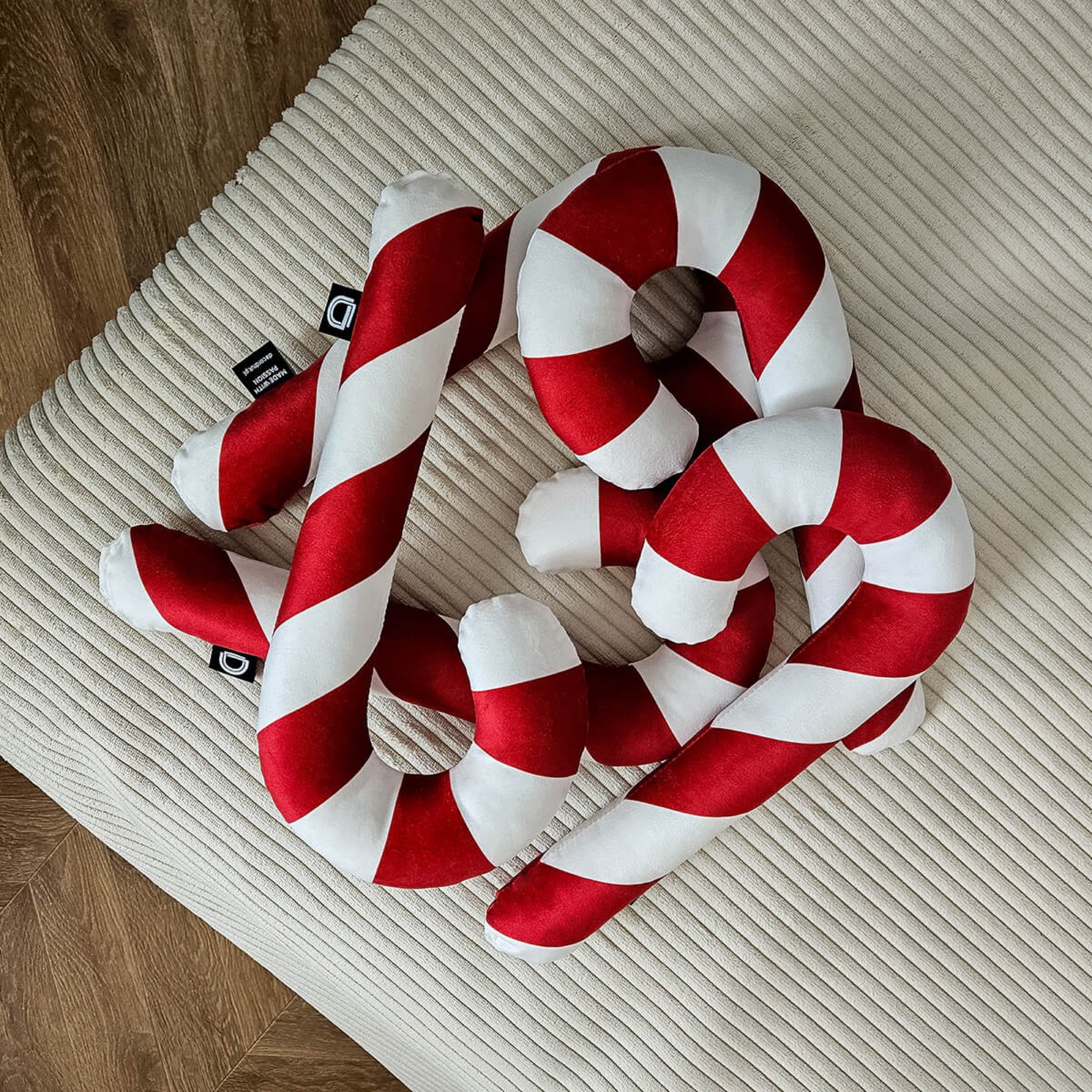 Poduszka XMAS 34 cm czerwona laska cukrowa