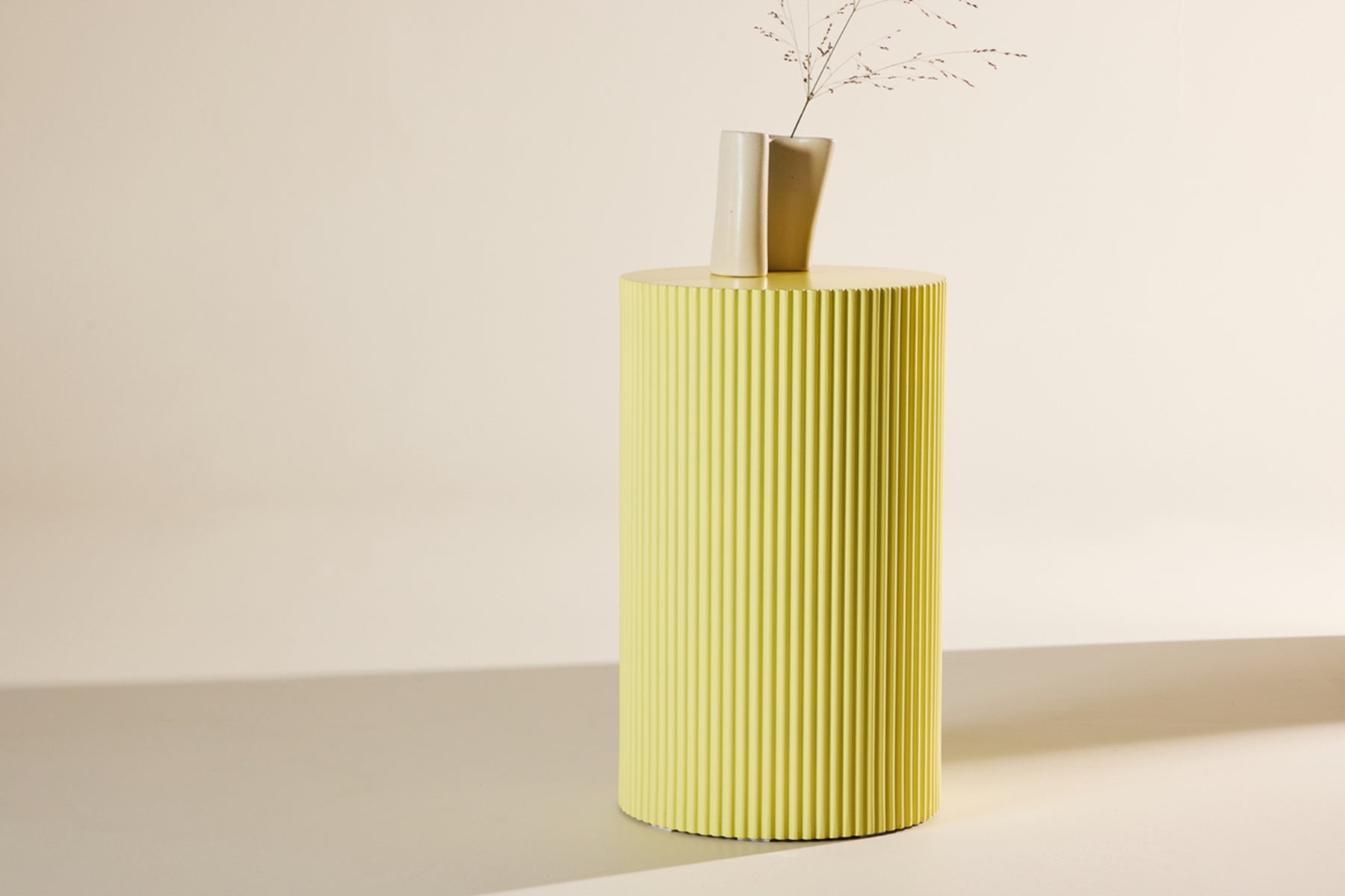 Stolik boczny Lenox okrągły 31 cm żółty