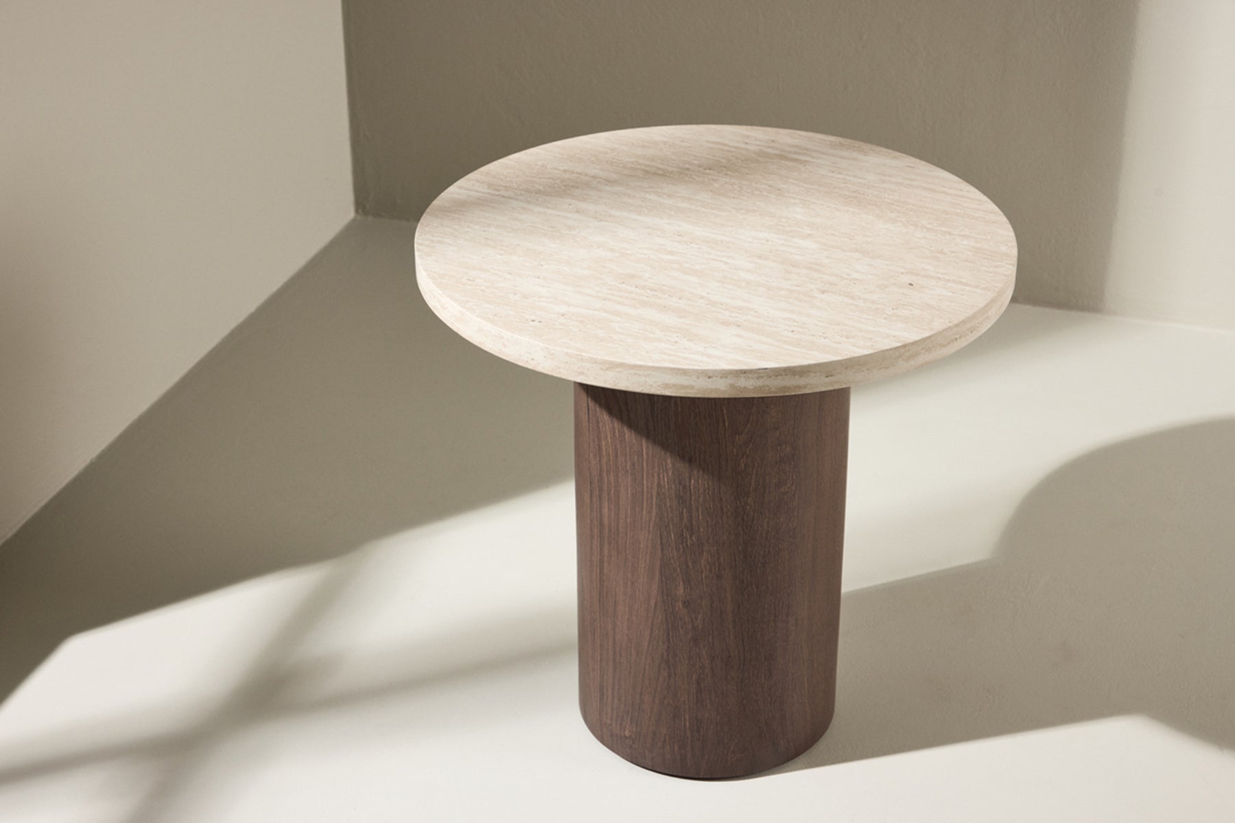 Stolik kawowy Megg okrągły 50 cm trawertyn/mokka