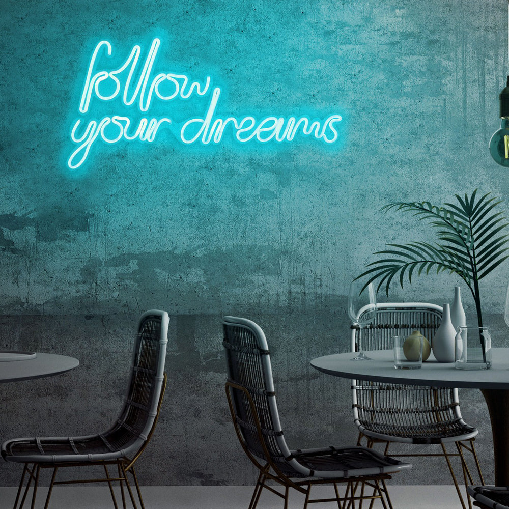 Neon na ścianę Letely z napisem Follow Your Dreams niebieski