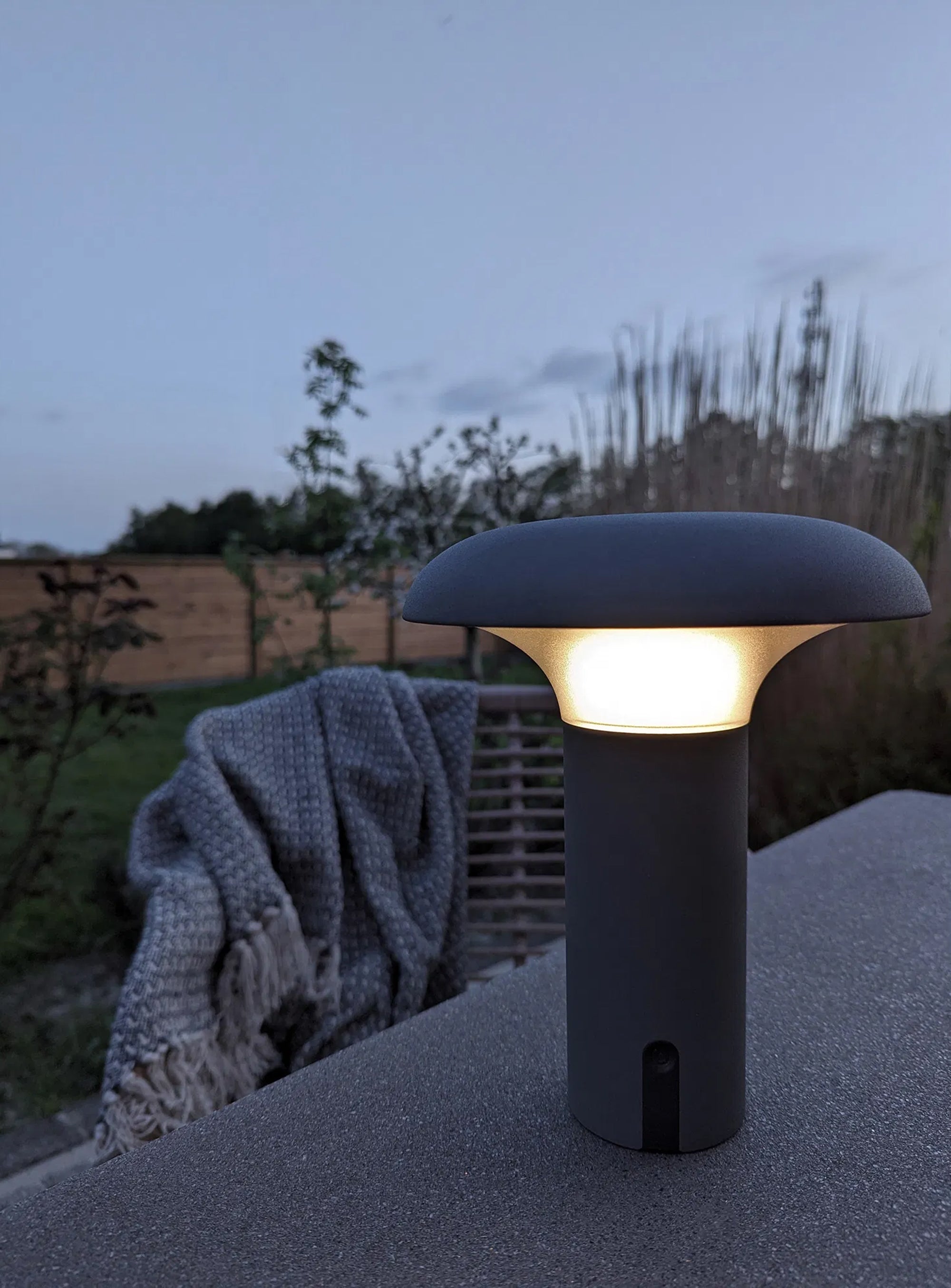 Lampa ogrodowa Miraeled LED szara
