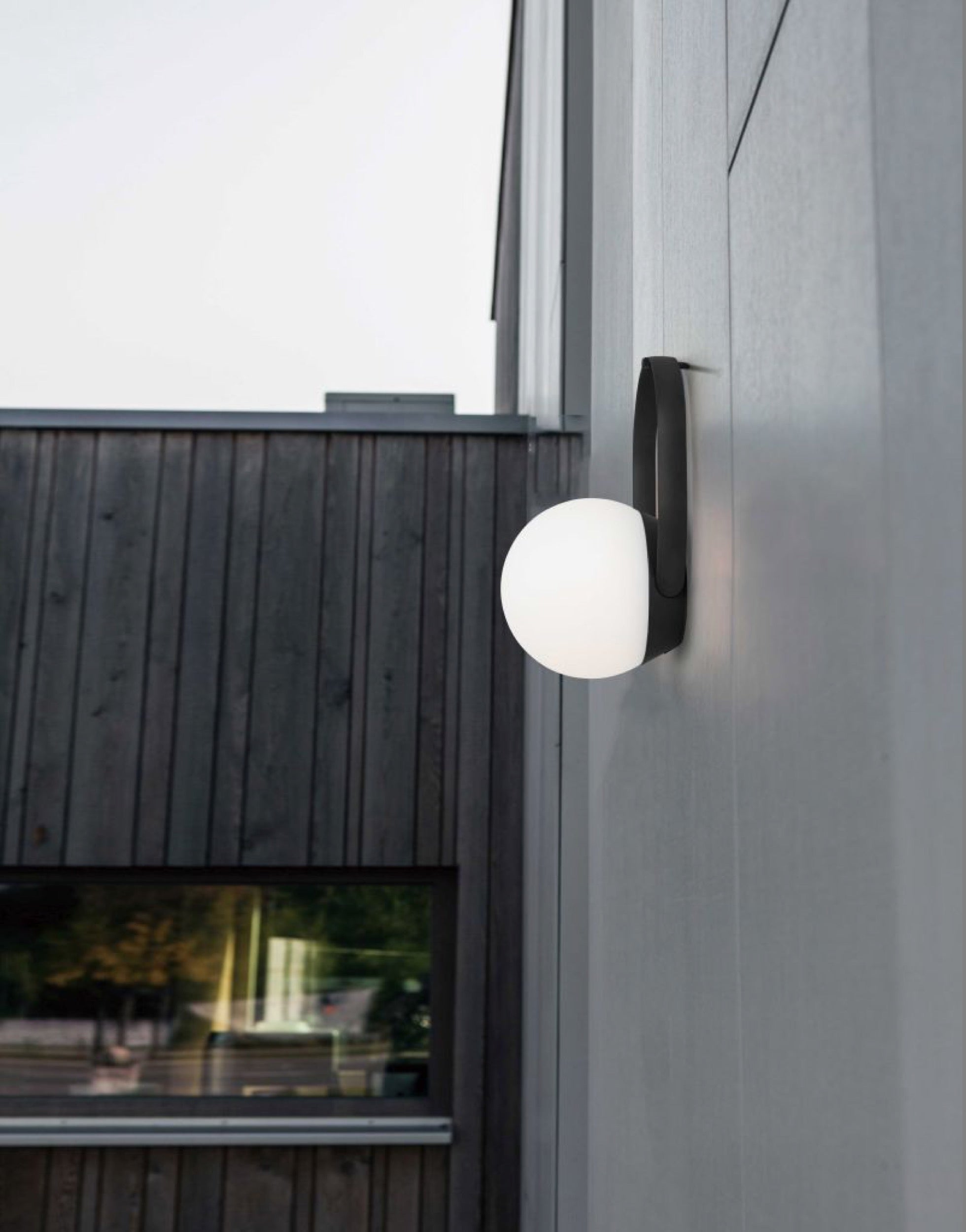 Lampa zewnętrzna Cardi LED czarno-biała